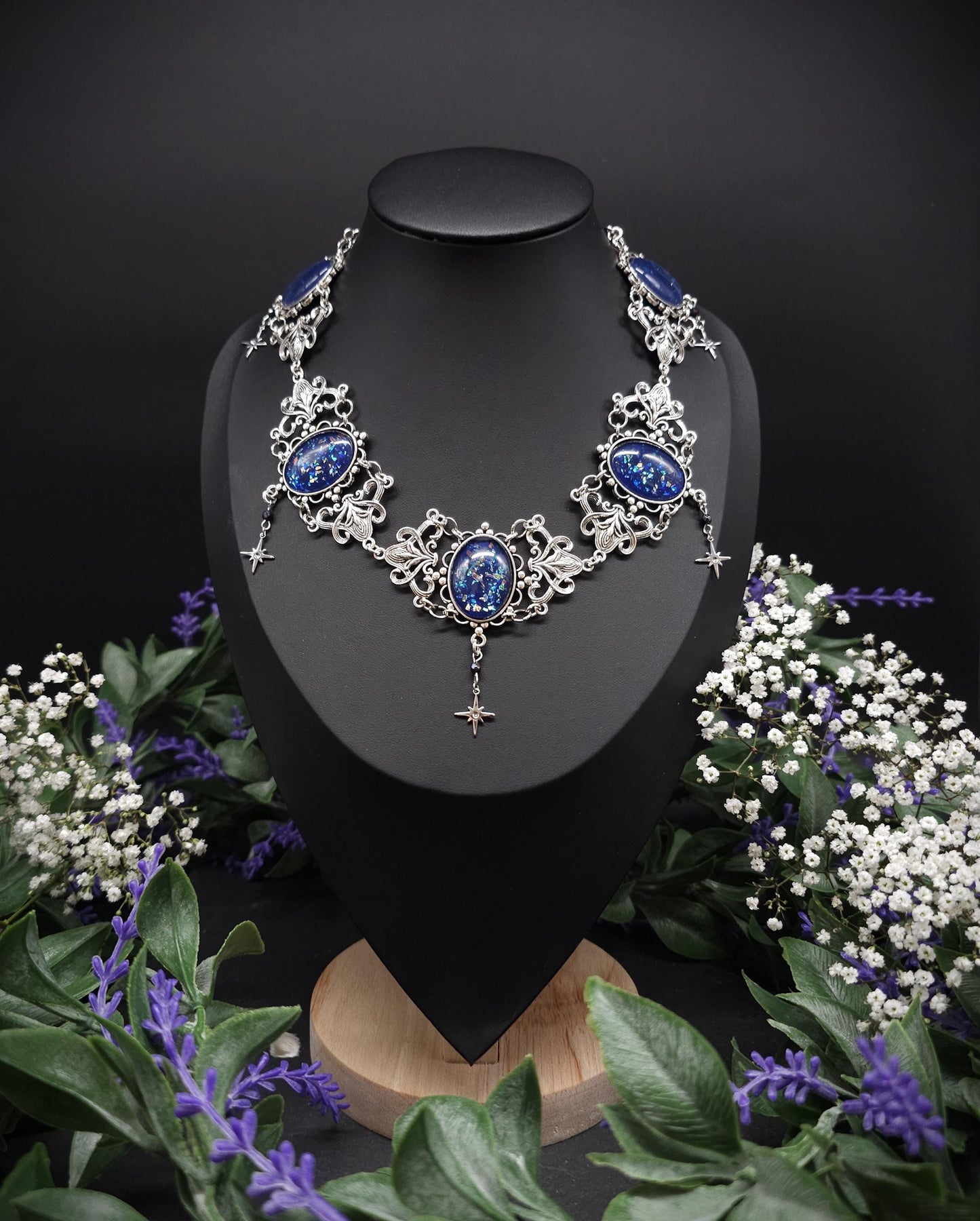 Art Nouveau Halskette- handbemalte blaue Glascabochons - Größenverstellbares Collier