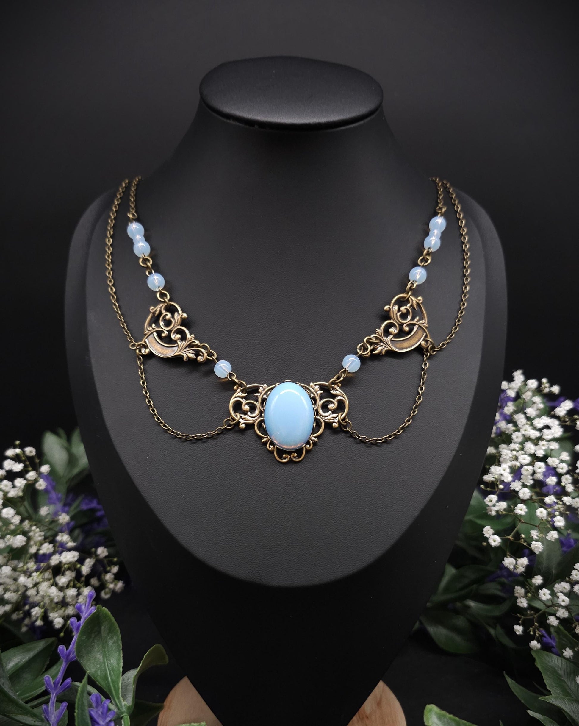 Art Nouveau Collier mit Opalith Cabochon & Perlen - Elfischer Jugendstil Schmuck - Größenverstellbare Halskette