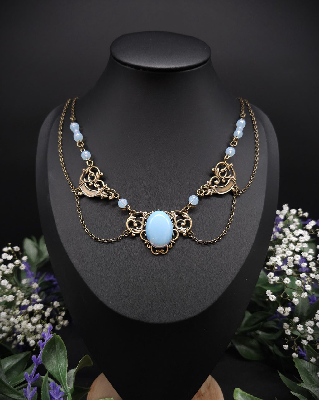 Art Nouveau Collier mit Opalith Cabochon & Perlen - Elfischer Jugendstil Schmuck - Größenverstellbare Halskette