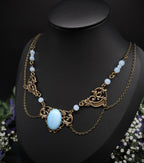 Art Nouveau Collier mit Opalith Cabochon & Perlen - Elfischer Jugendstil Schmuck - Größenverstellbare Halskette