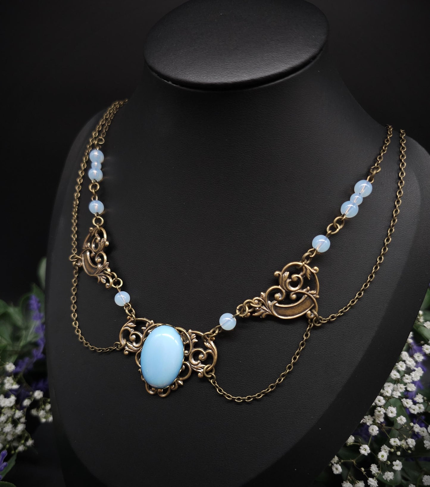 Art Nouveau Collier mit Opalith Cabochon & Perlen - Elfischer Jugendstil Schmuck - Größenverstellbare Halskette