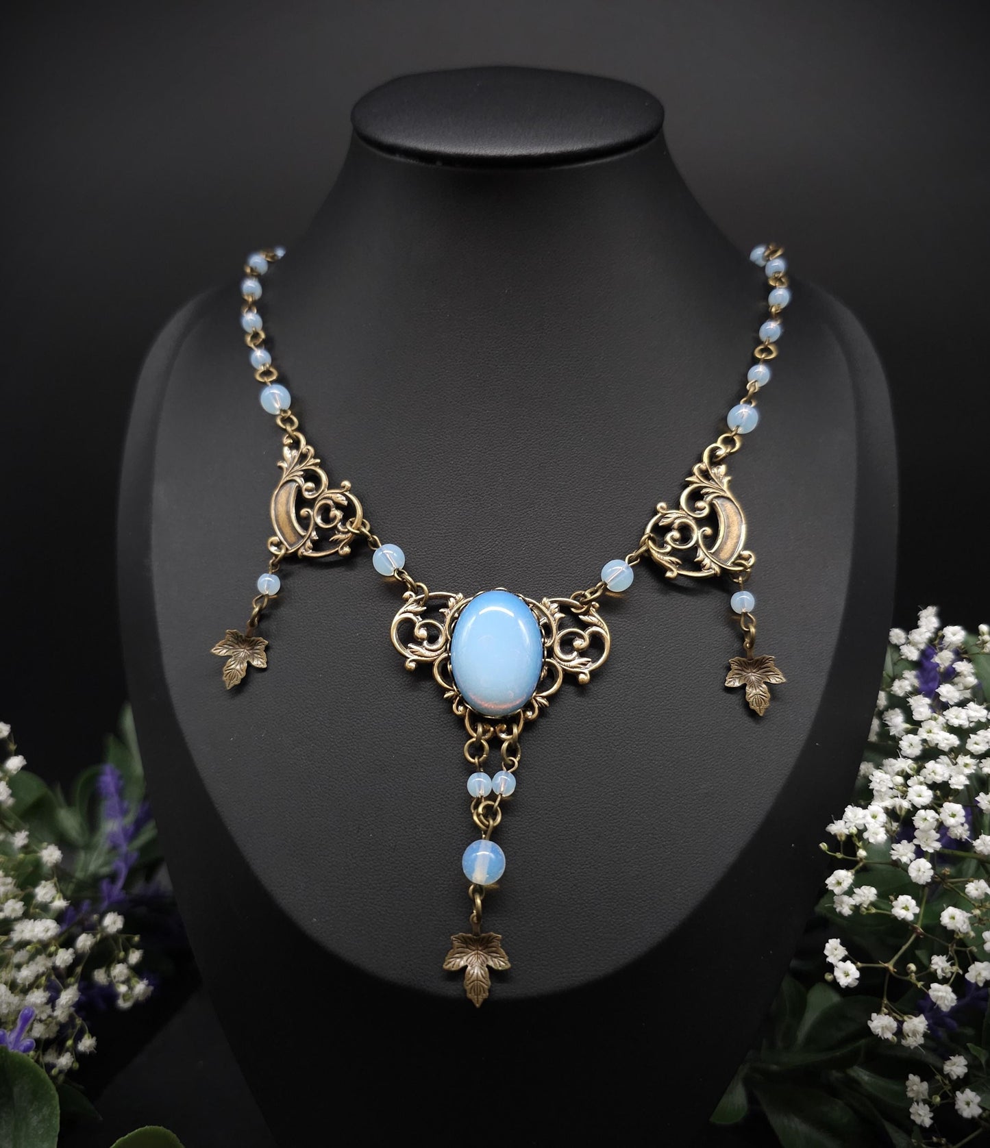 Bronzefarbenes Art Nouveau Collier - Opalithperlen & Blattanhängern - Größenverstellbare Jugendstil Halskette - romantischer Schmuck