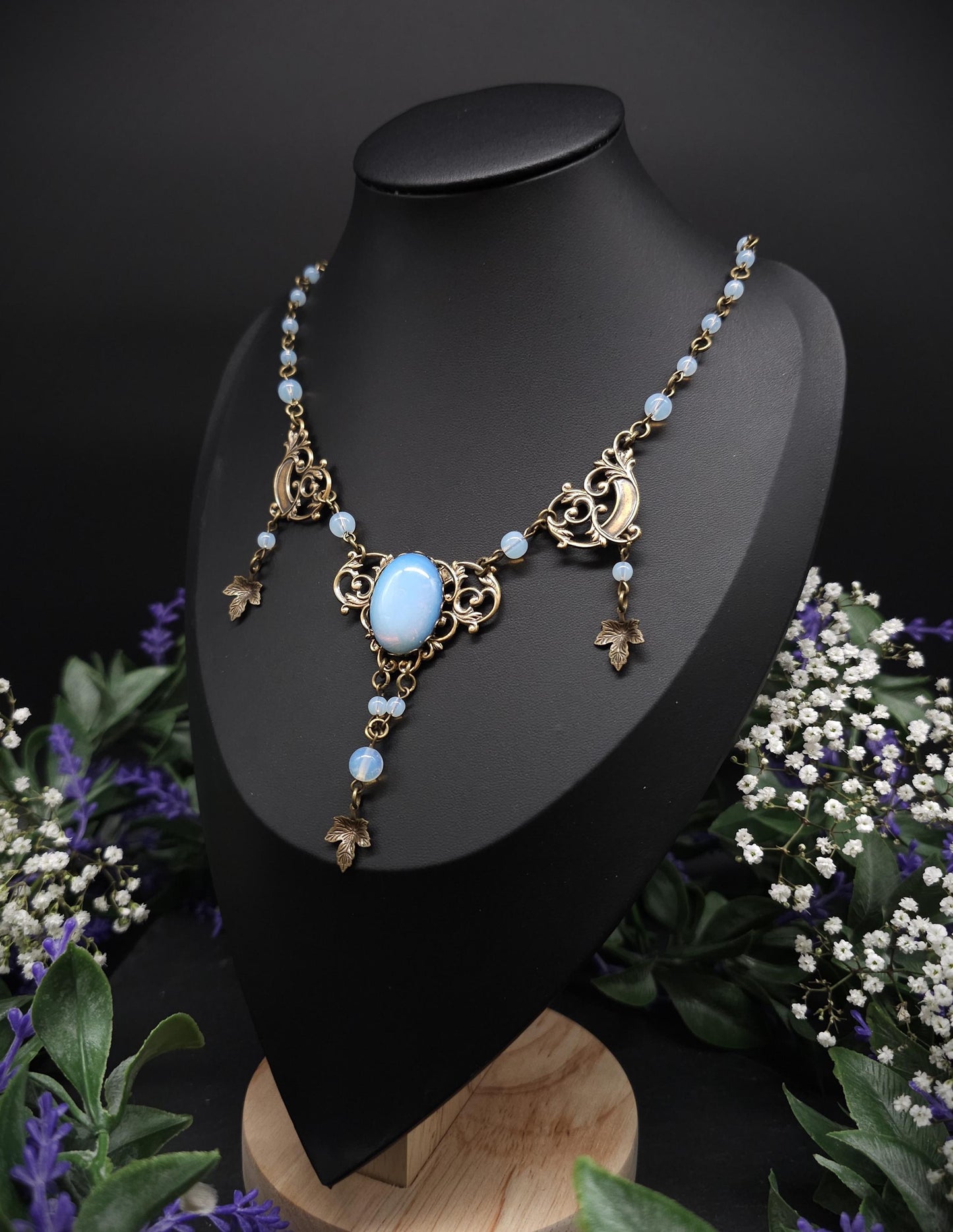 Bronzefarbenes Art Nouveau Collier - Opalithperlen & Blattanhängern - Größenverstellbare Jugendstil Halskette - romantischer Schmuck