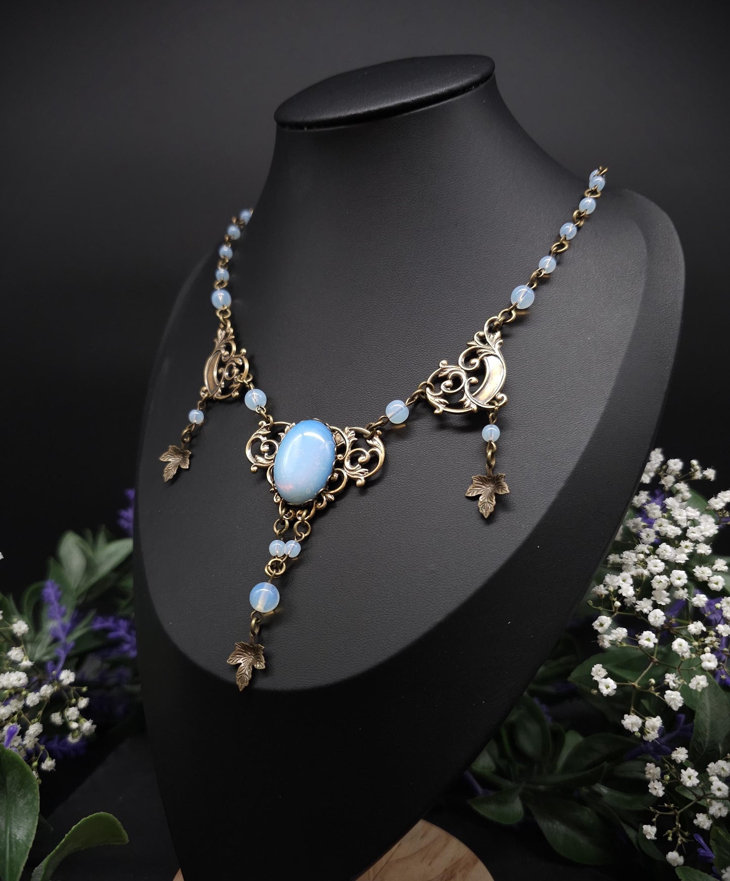 Bronzefarbenes Art Nouveau Collier - Opalithperlen & Blattanhängern - Größenverstellbare Jugendstil Halskette - romantischer Schmuck