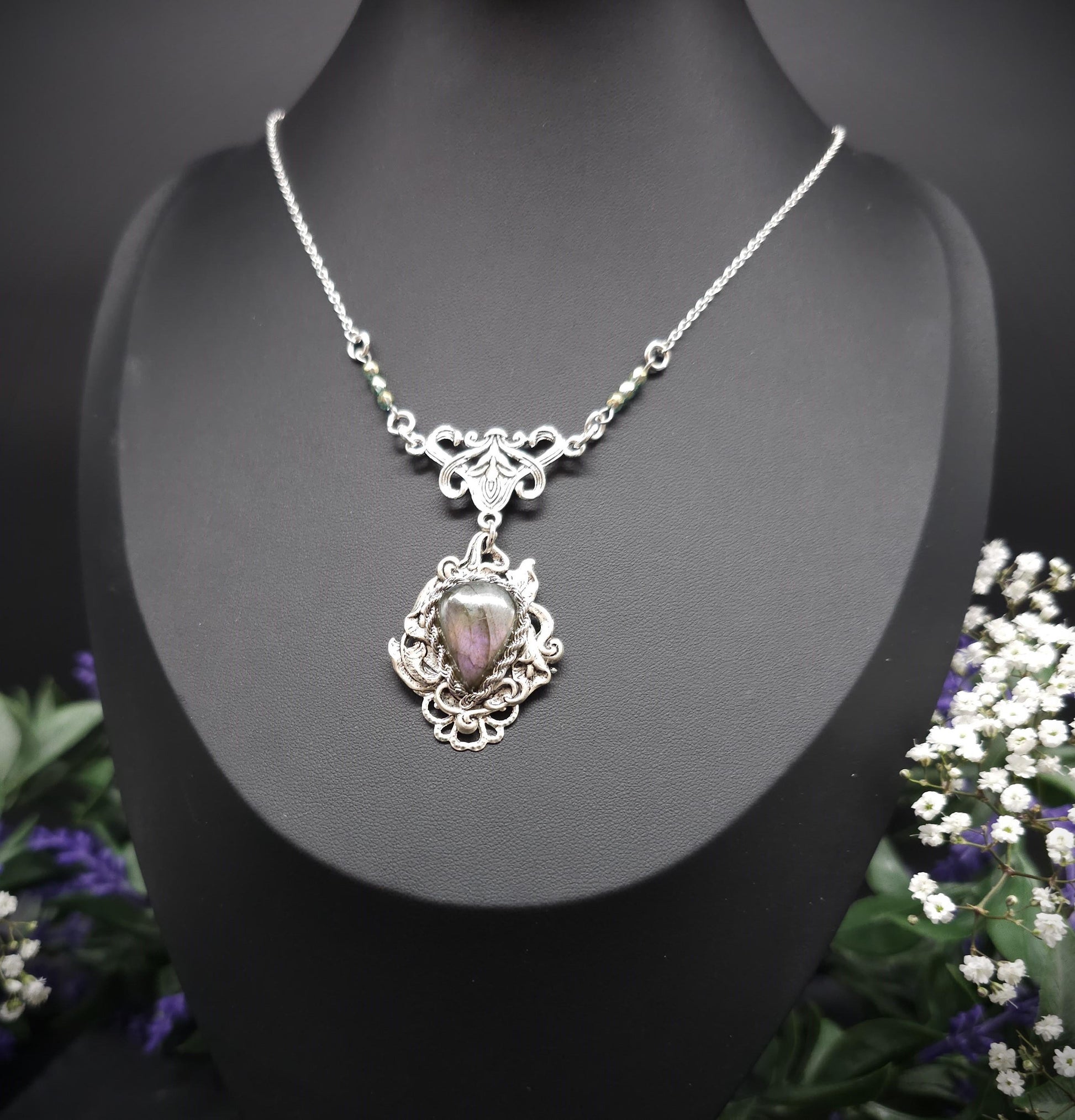 925 Sterling Silber Halskette - seltener kleiner Labradorit – Jugendstil / Art Nouveau Collier mit Salbeifarbenen Perlen, größenverstellbar