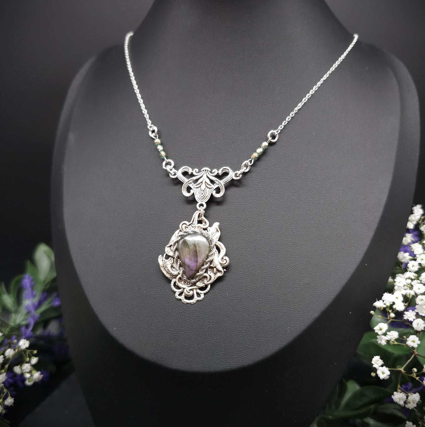 925 Sterling Silber Halskette - seltener kleiner Labradorit – Jugendstil / Art Nouveau Collier mit Salbeifarbenen Perlen, größenverstellbar