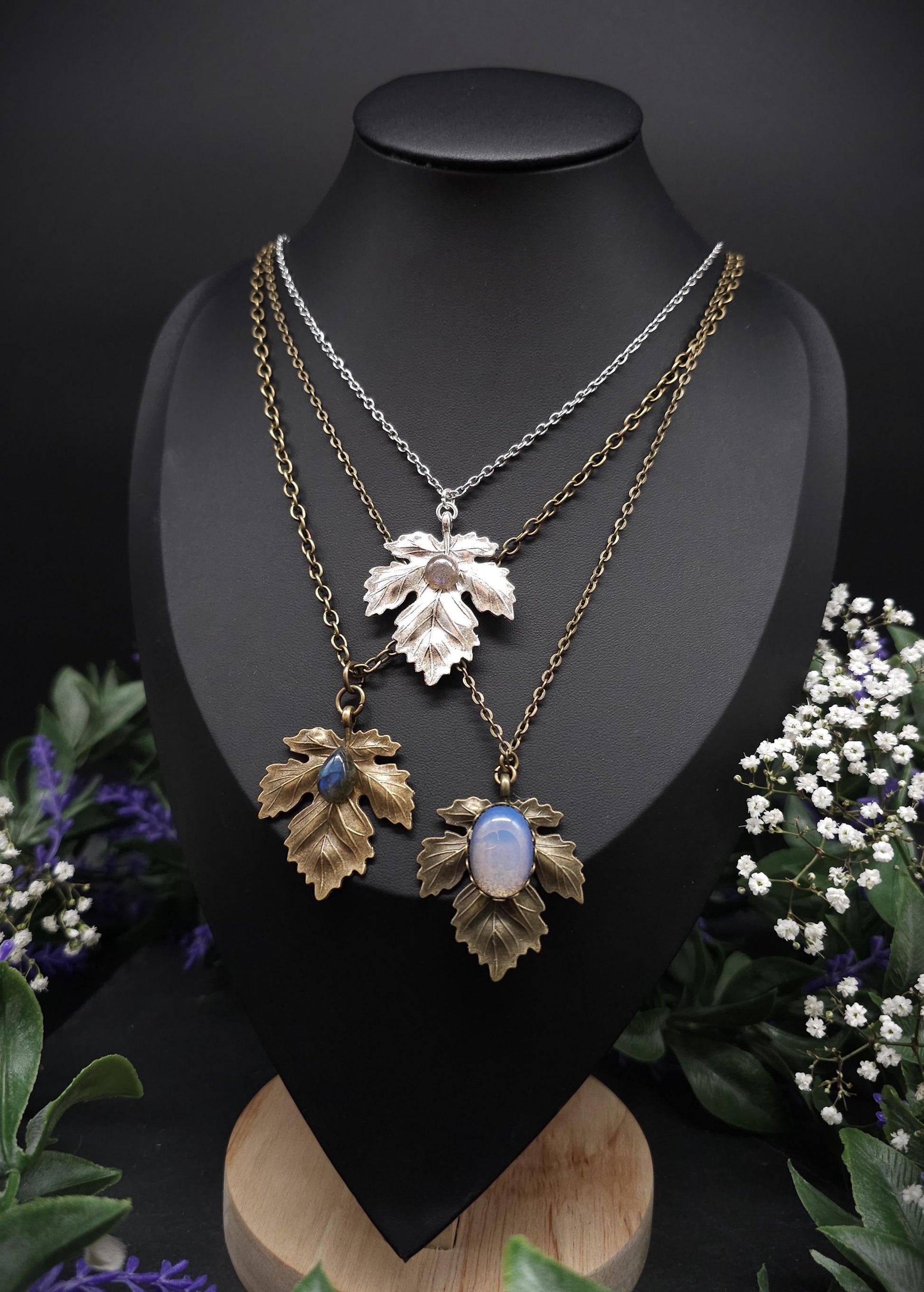 Zarte Blatt Halskette – Varianten: Labradorit und Opalith – Natur & Elfen inspirierter Schmuck, bronzefarben oder silberfarben
