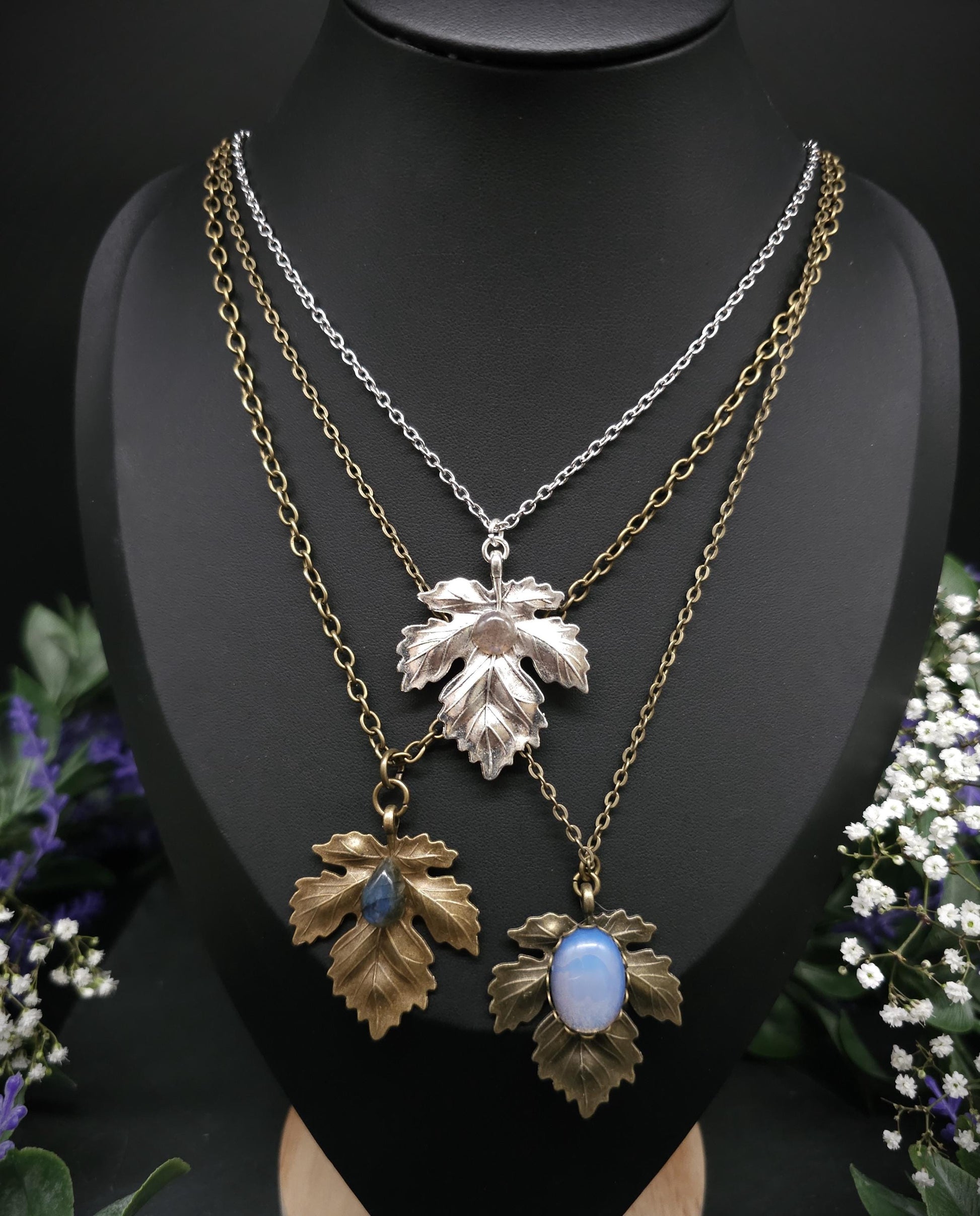 Zarte Blatt Halskette – Varianten: Labradorit und Opalith – Natur & Elfen inspirierter Schmuck, bronzefarben oder silberfarben