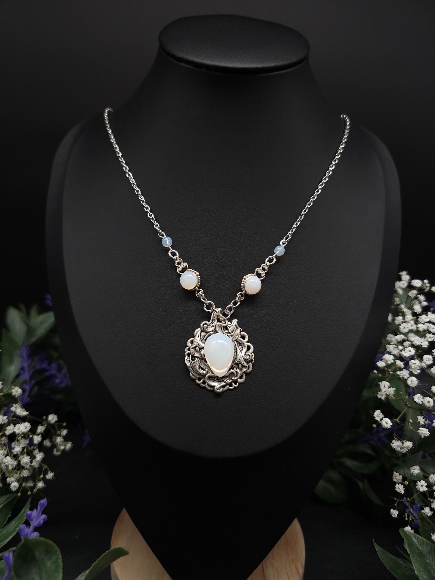 Opalith Collier – Jugendstil / Art Nouveau Halskette mit Tropfenanhänger - größenverstellbare Edelstahlkette, Braut- & Fantasy Schmuck