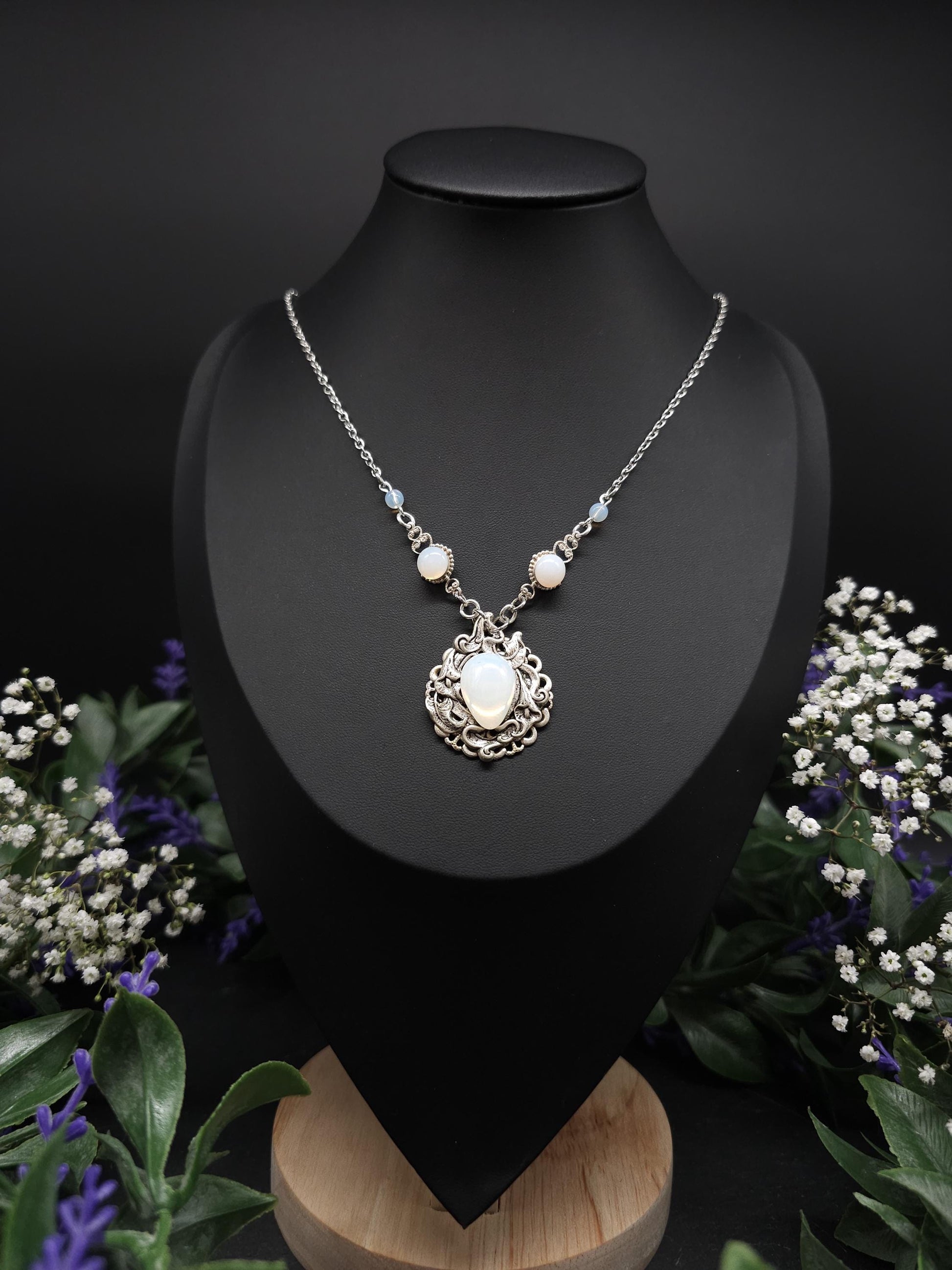 Opalith Collier – Jugendstil / Art Nouveau Halskette mit Tropfenanhänger - größenverstellbare Edelstahlkette, Braut- & Fantasy Schmuck