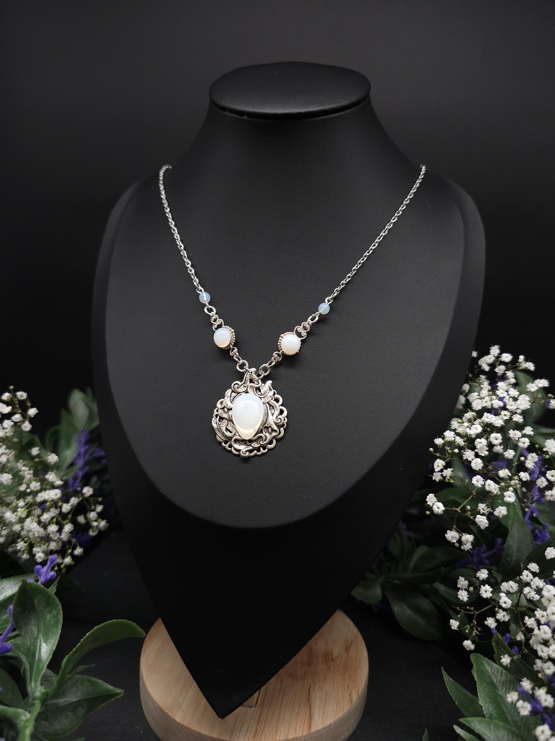 Opalith Collier – Jugendstil / Art Nouveau Halskette mit Tropfenanhänger - größenverstellbare Edelstahlkette, Braut- & Fantasy Schmuck