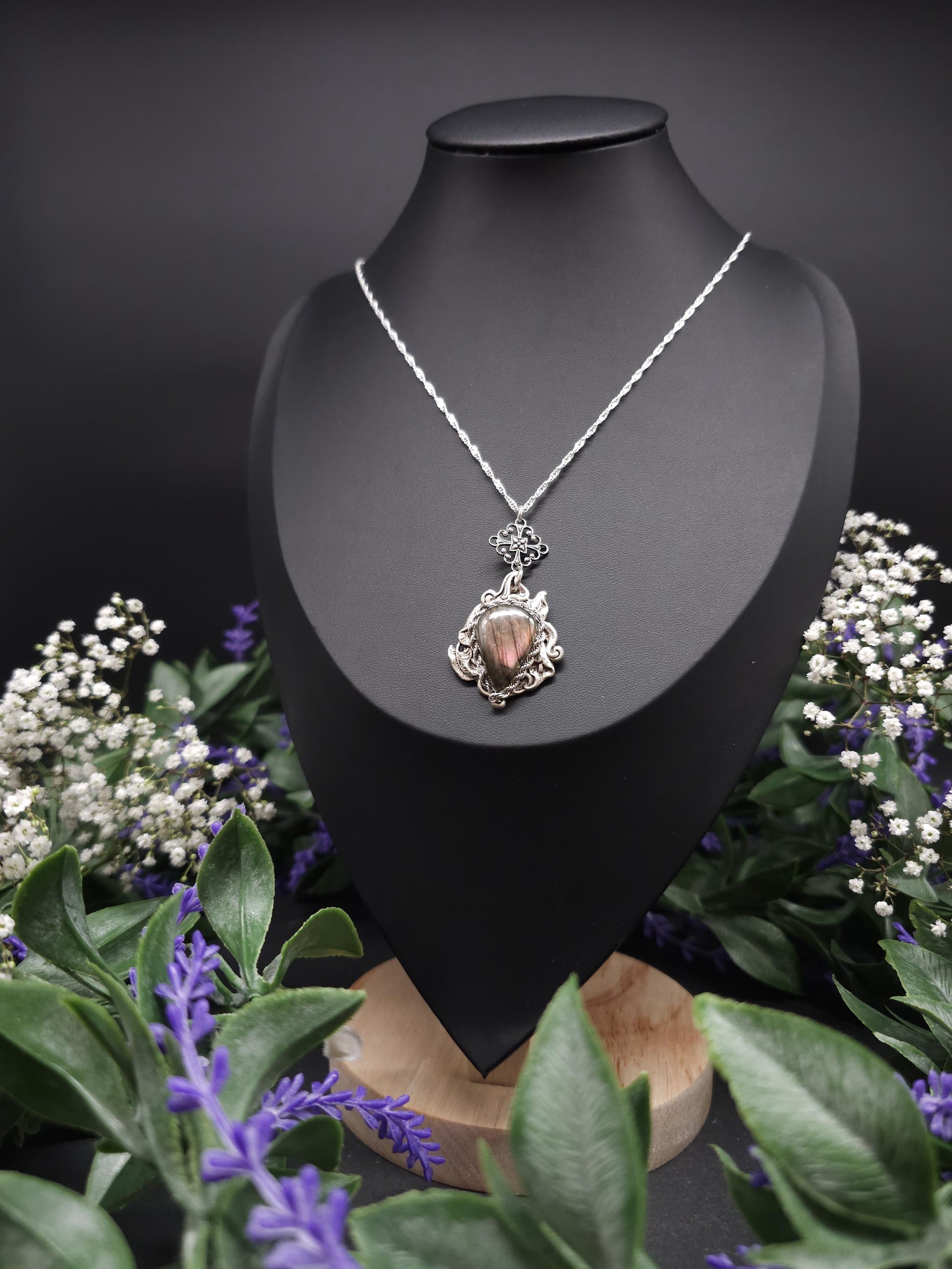Jugendstil / Art Nouveau Collier - 925er Sterlingsilberkette - Seltener Lila Labradorit – größenverstellbar - eleganter Jugendstilanhänger