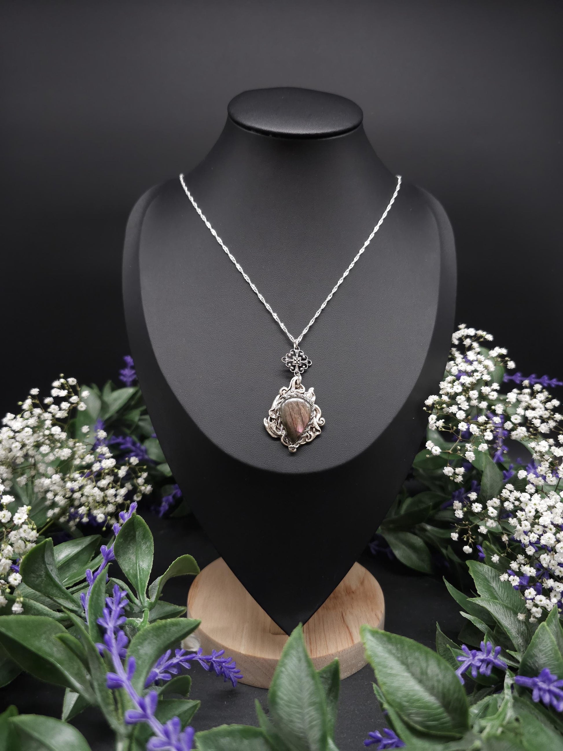 Jugendstil / Art Nouveau Collier - 925er Sterlingsilberkette - Seltener Lila Labradorit – größenverstellbar - eleganter Jugendstilanhänger