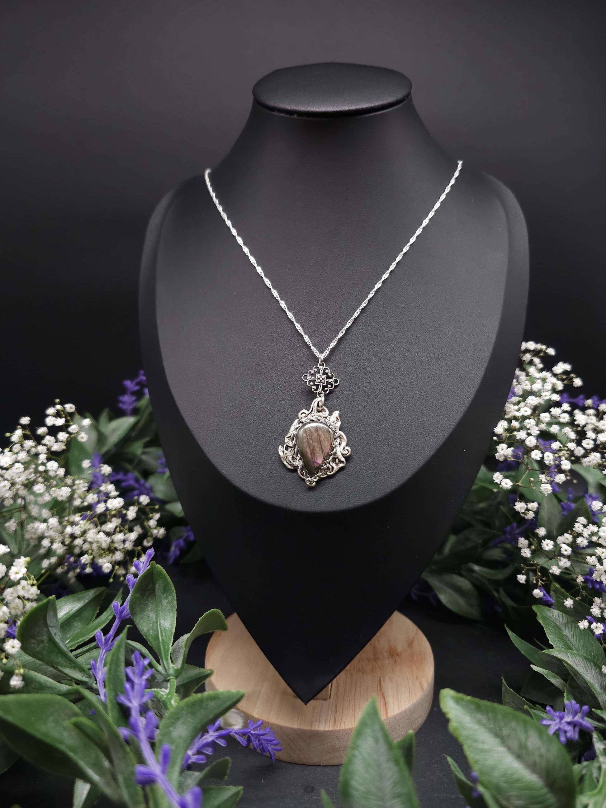 Jugendstil / Art Nouveau Collier - 925er Sterlingsilberkette - Seltener Lila Labradorit – größenverstellbar - eleganter Jugendstilanhänger