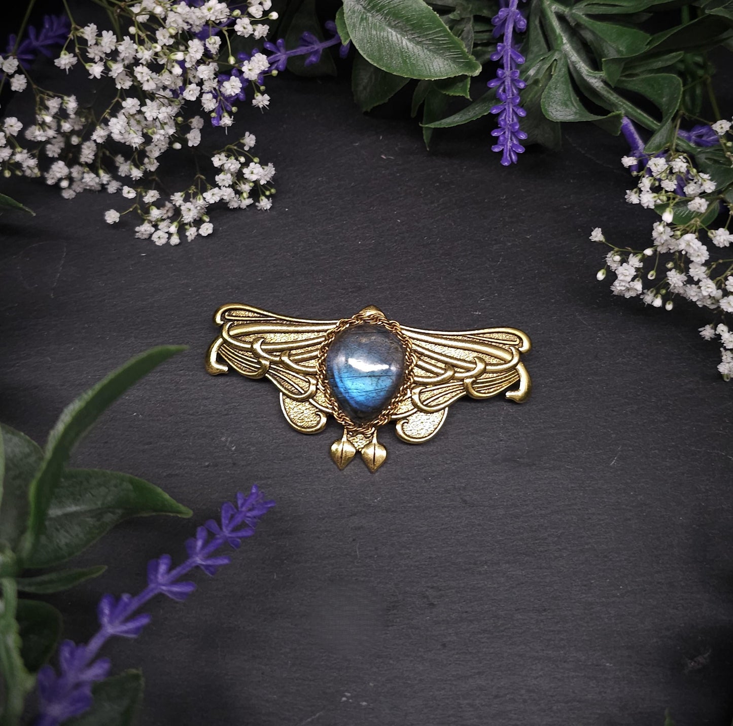 Goldene Art Nouveau Haarspange mit blauem Labradorit – Jugendstil Schmetterlingsdesign – Zwei Steinvarianten – Elegantes Vintage Accessoire