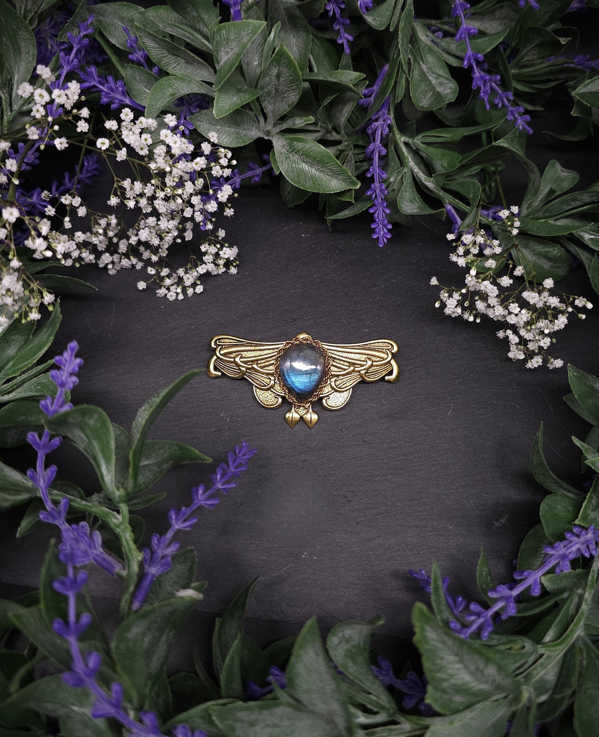 Goldene Art Nouveau Haarspange mit blauem Labradorit – Jugendstil Schmetterlingsdesign – Zwei Steinvarianten – Elegantes Vintage Accessoire
