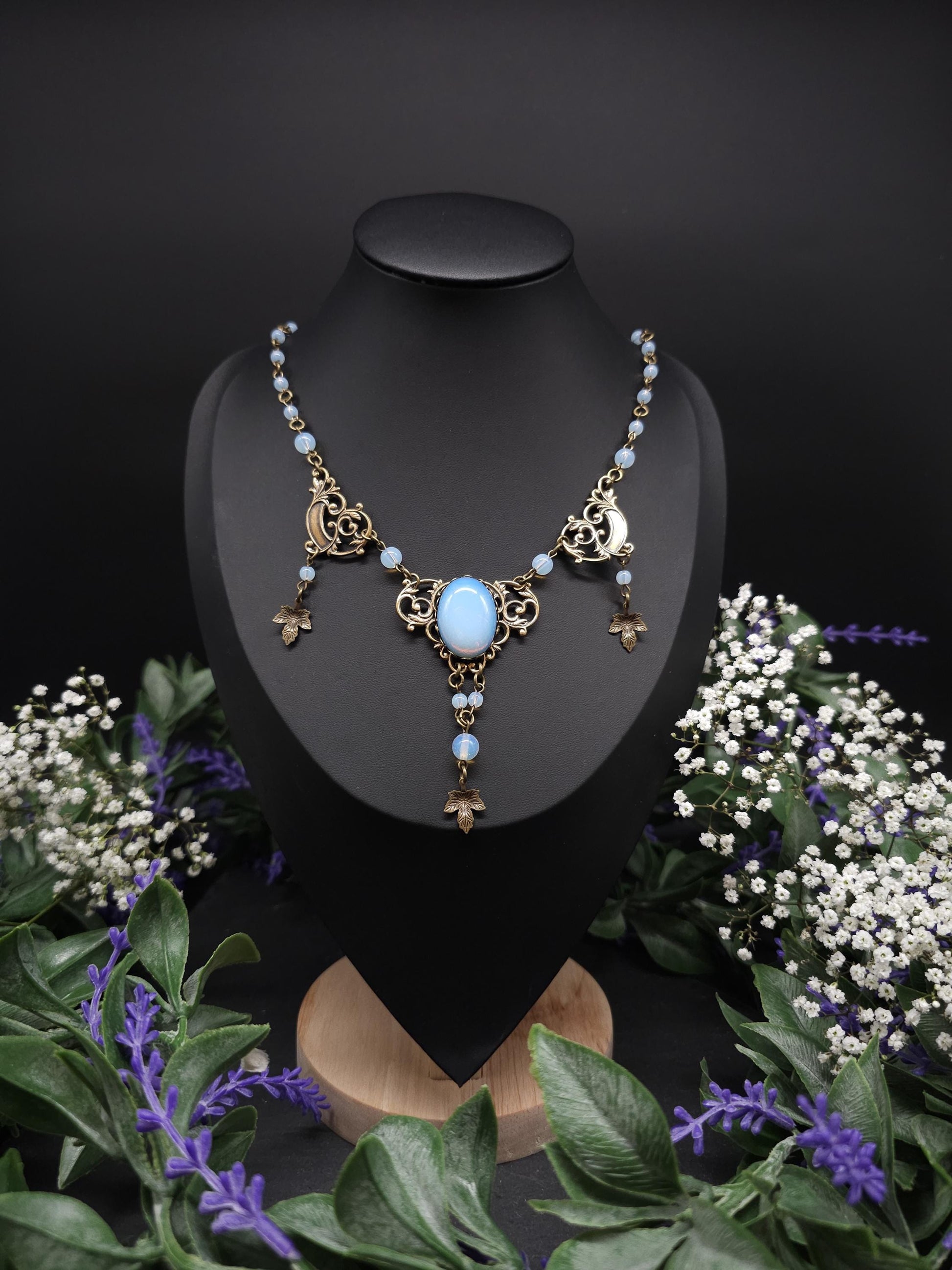 Bronzefarbenes Art Nouveau Collier - Opalithperlen & Blattanhängern - Größenverstellbare Jugendstil Halskette - romantischer Schmuck