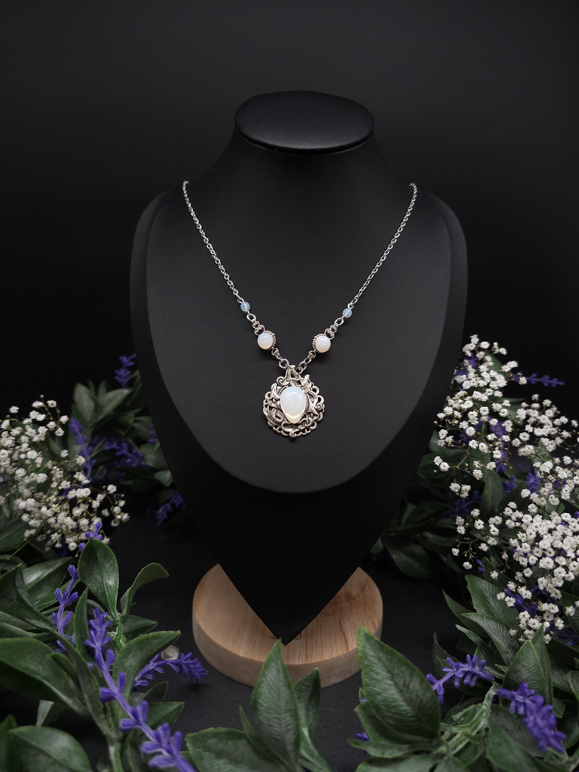 Opalith Collier – Jugendstil / Art Nouveau Halskette mit Tropfenanhänger - größenverstellbare Edelstahlkette, Braut- & Fantasy Schmuck