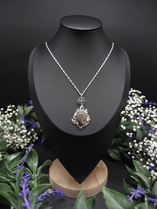 Jugendstil / Art Nouveau Collier - 925er Sterlingsilberkette - Seltener Lila Labradorit – größenverstellbar - eleganter Jugendstilanhänger