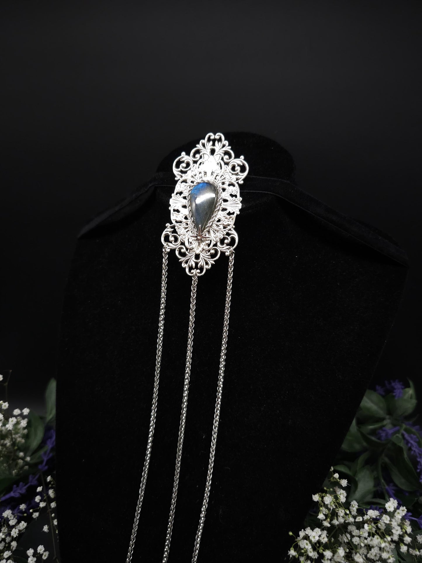 Art Nouveau Brosche mit Tropfen Labradorit ~ Dekorative Schalnadel ~Jugendstil Pin ~ Accessoire für Mittelalter, Fantasy, Gothic, Witchy