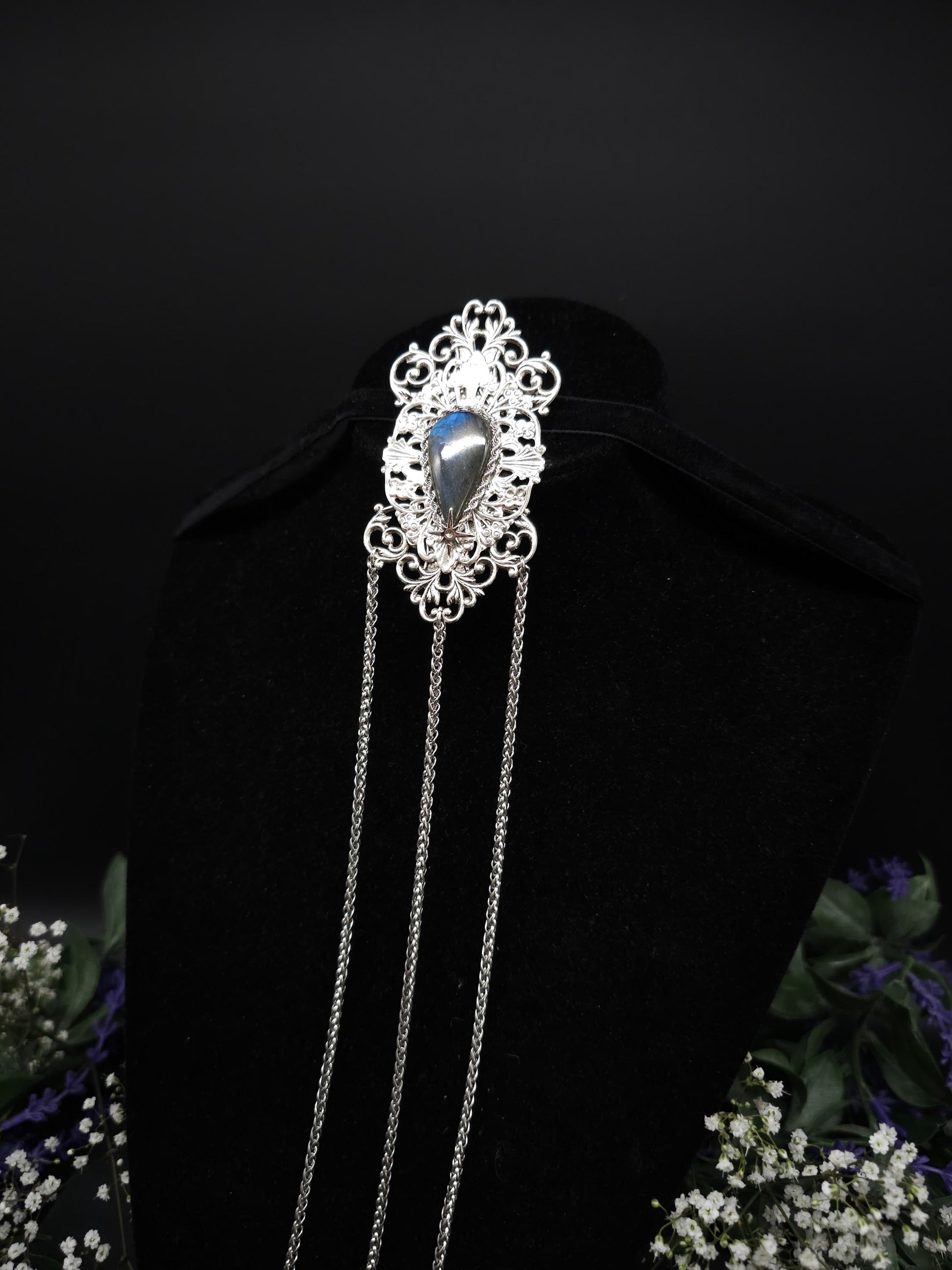 Art Nouveau Brosche mit Tropfen Labradorit ~ Dekorative Schalnadel ~Jugendstil Pin ~ Accessoire für Mittelalter, Fantasy, Gothic, Witchy
