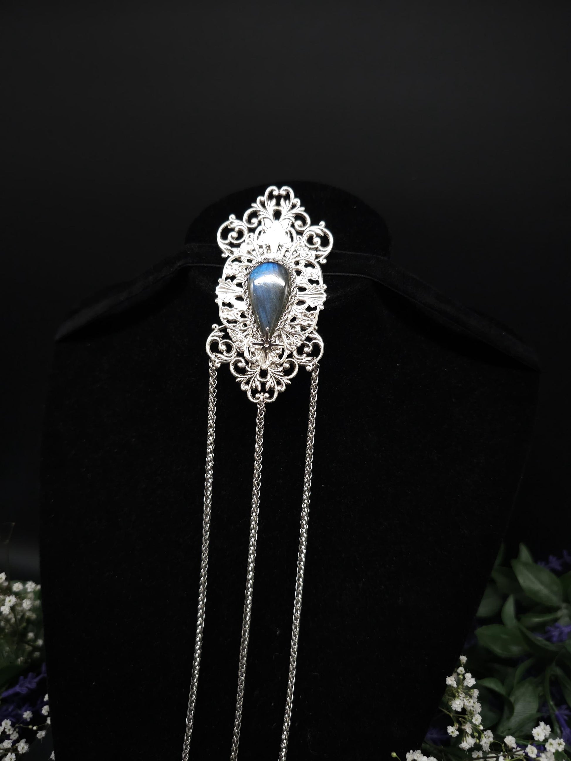 Art Nouveau Brosche mit Tropfen Labradorit ~ Dekorative Schalnadel ~Jugendstil Pin ~ Accessoire für Mittelalter, Fantasy, Gothic, Witchy