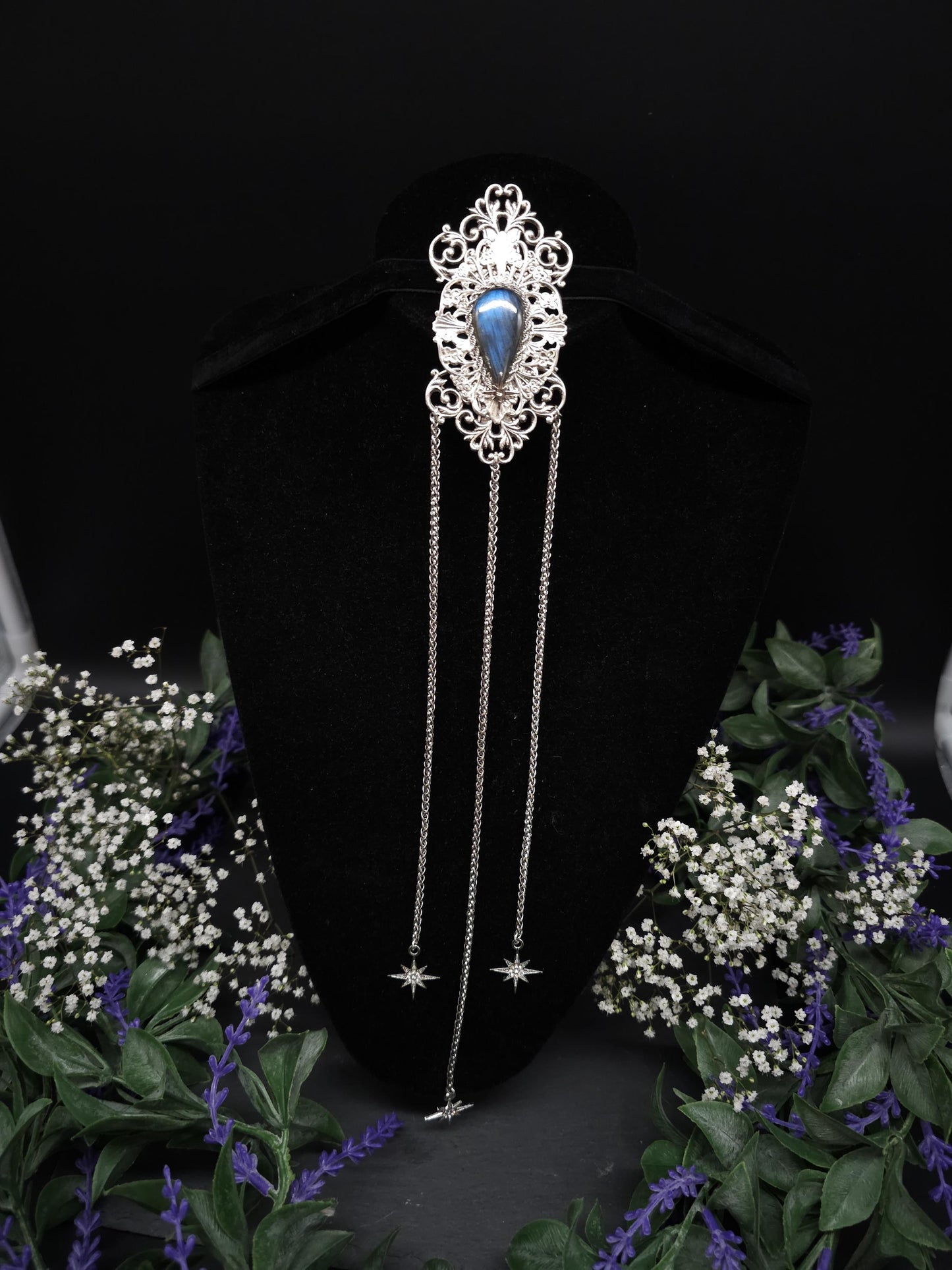 Art Nouveau Brosche mit Tropfen Labradorit ~ Dekorative Schalnadel ~Jugendstil Pin ~ Accessoire für Mittelalter, Fantasy, Gothic, Witchy