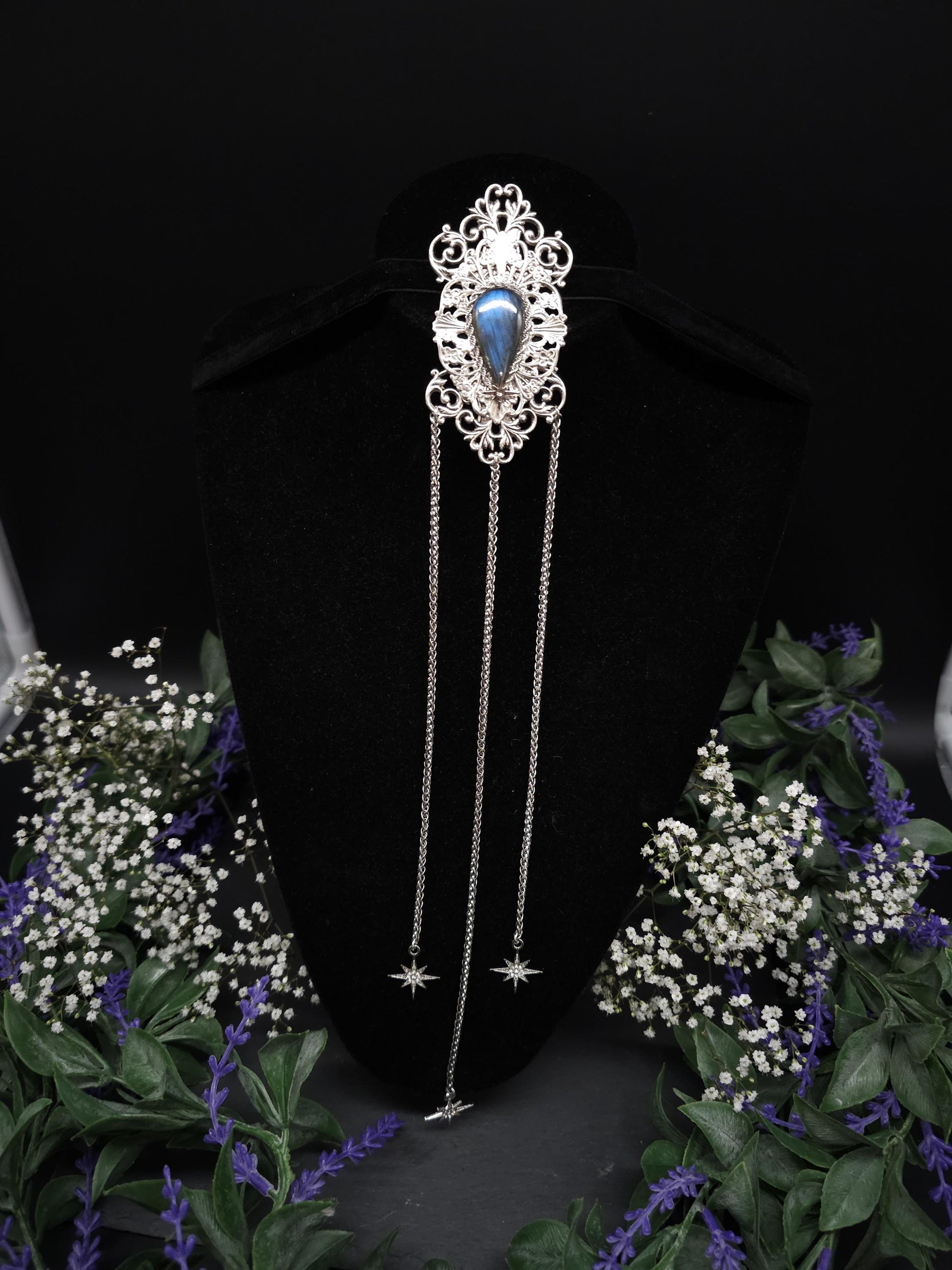 Art Nouveau Brosche mit Tropfen Labradorit ~ Dekorative Schalnadel ~Jugendstil Pin ~ Accessoire für Mittelalter, Fantasy, Gothic, Witchy