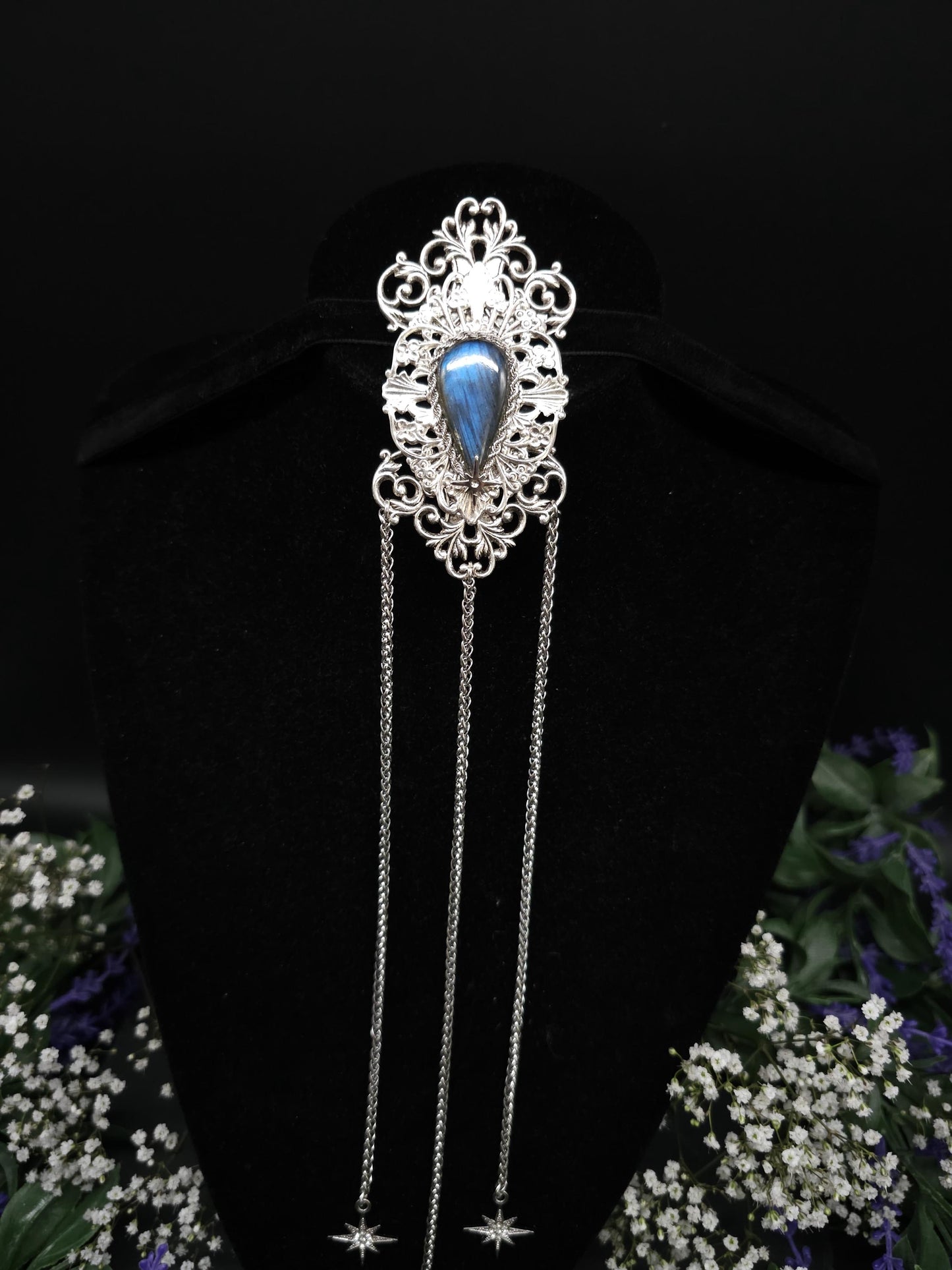 Art Nouveau Brosche mit Tropfen Labradorit ~ Dekorative Schalnadel ~Jugendstil Pin ~ Accessoire für Mittelalter, Fantasy, Gothic, Witchy