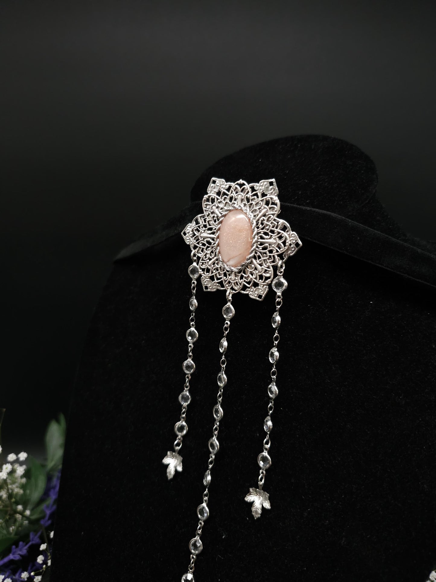 Pfirsich Mondstein Brosche ~ Art Nouveau /Jugendstil ~ Fantasy Brosche für Hochzeiten, Bräute, Gothic, Schaldekoration, Mittelalter und LARP
