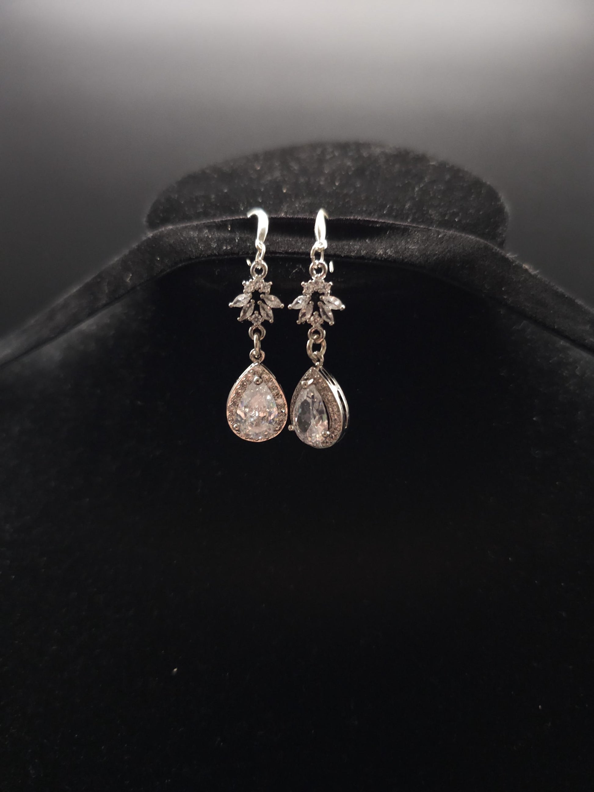 925er Sterling Silber Ohrringe mit Zirkonia Anhängern - Hochzeit & Braut-Accessoire - Vintage, Gothic, Jugendstil inspirierter Schmuck