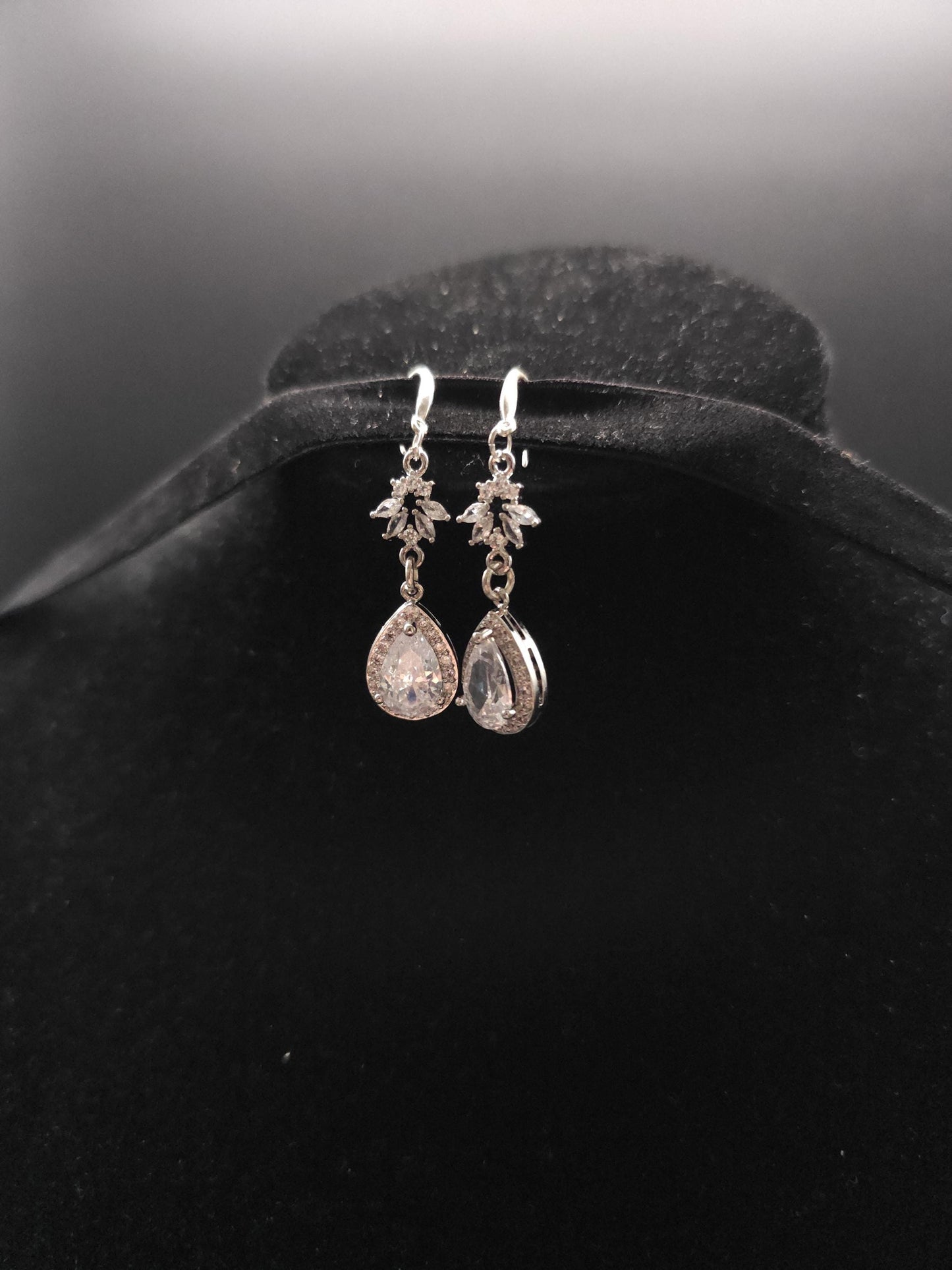 925er Sterling Silber Ohrringe mit Zirkonia Anhängern - Hochzeit & Braut-Accessoire - Vintage, Gothic, Jugendstil inspirierter Schmuck