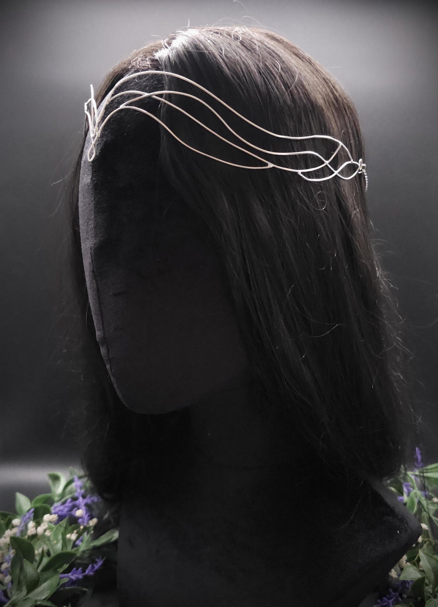 Versilbertes Elfen-Diadem "Yelláre" ~ Draht Tiara im Jugendstil Design ~ Größenverstellbar ~ Accessoire für LARP, Cosplay und Hochzeiten