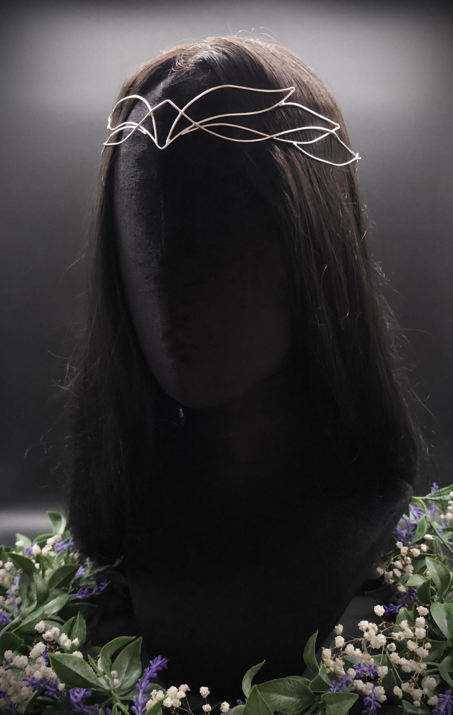 Versilbertes Elfen-Diadem "Yalväe" ~ Draht Tiara im Schwingen Design ~ Größenverstellbar ~ Accessoire für LARP, Cosplay und Hochzeiten