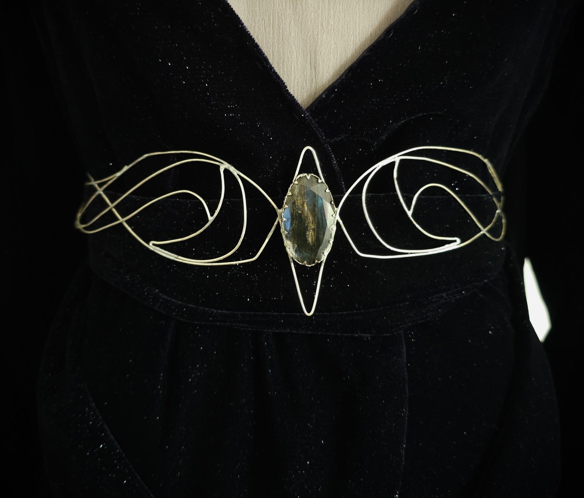 Handgefertigter Gürtel aus versilbertem Draht ~ Kostüm Accessoire mit Labradorit ~ Braut und Hochzeitsschmuck ~ größenverstellbar ~