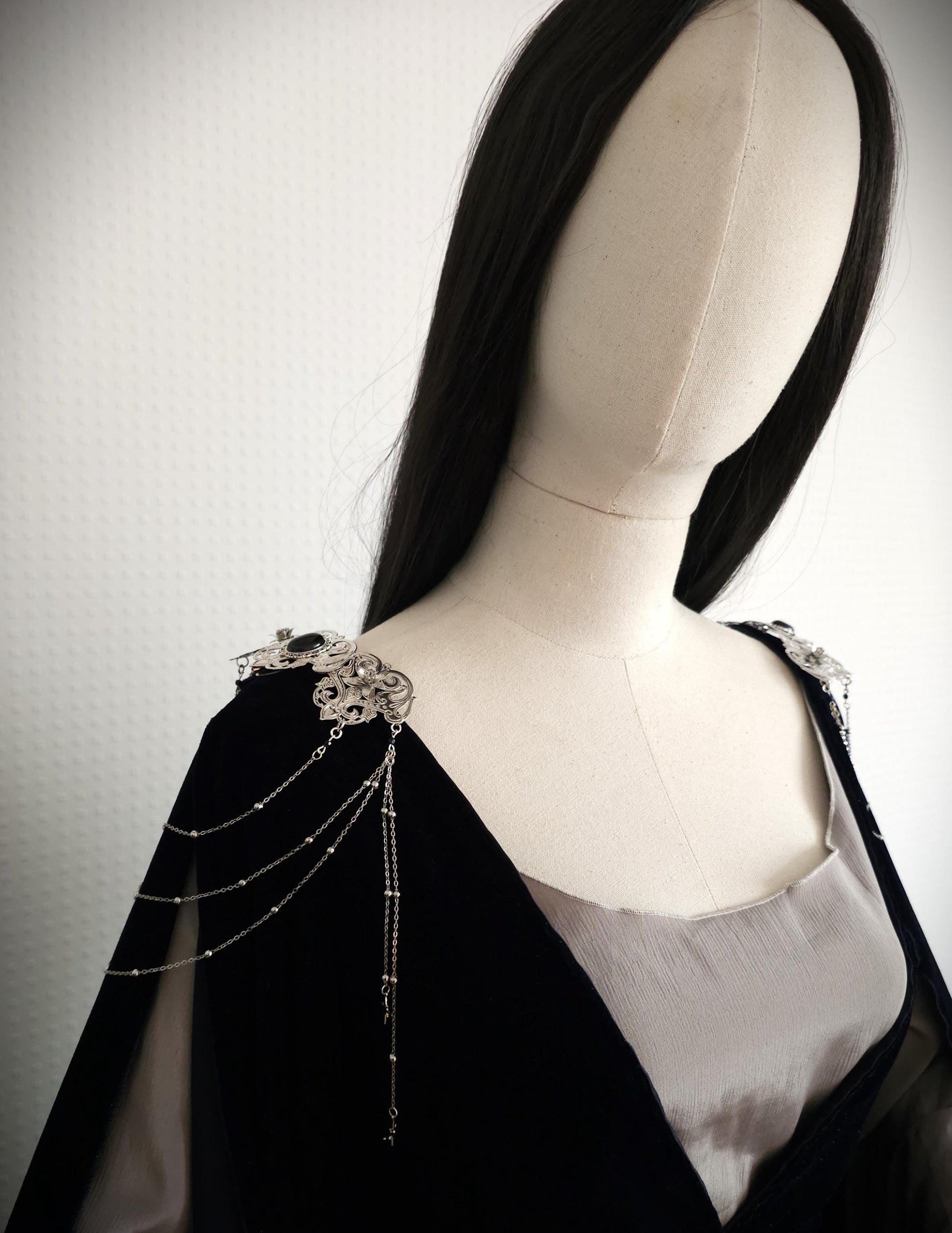 Schulterbroschen-Paar mit filigranen Sternen ~ Kostüm-Accessoire, Elben & Elfen Schmuck ~ Fantasy, Cosplay, Mittelalter ~ Braut und Hochzeit