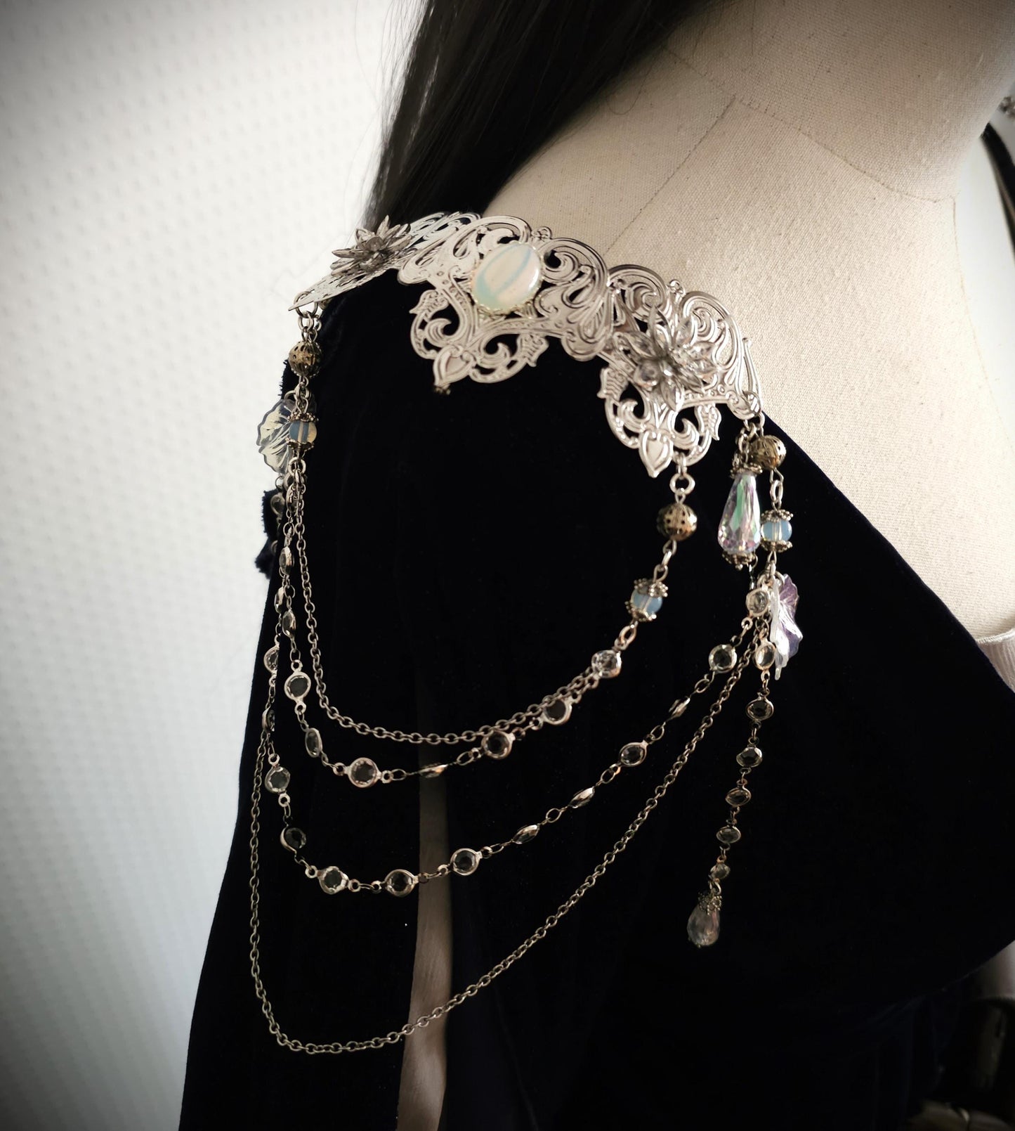 Schulterbroschen "Feryé" ~ Kostüm Accessoire ~Pin Brosche Schalnadel ~ Hochzeits-Schmuck