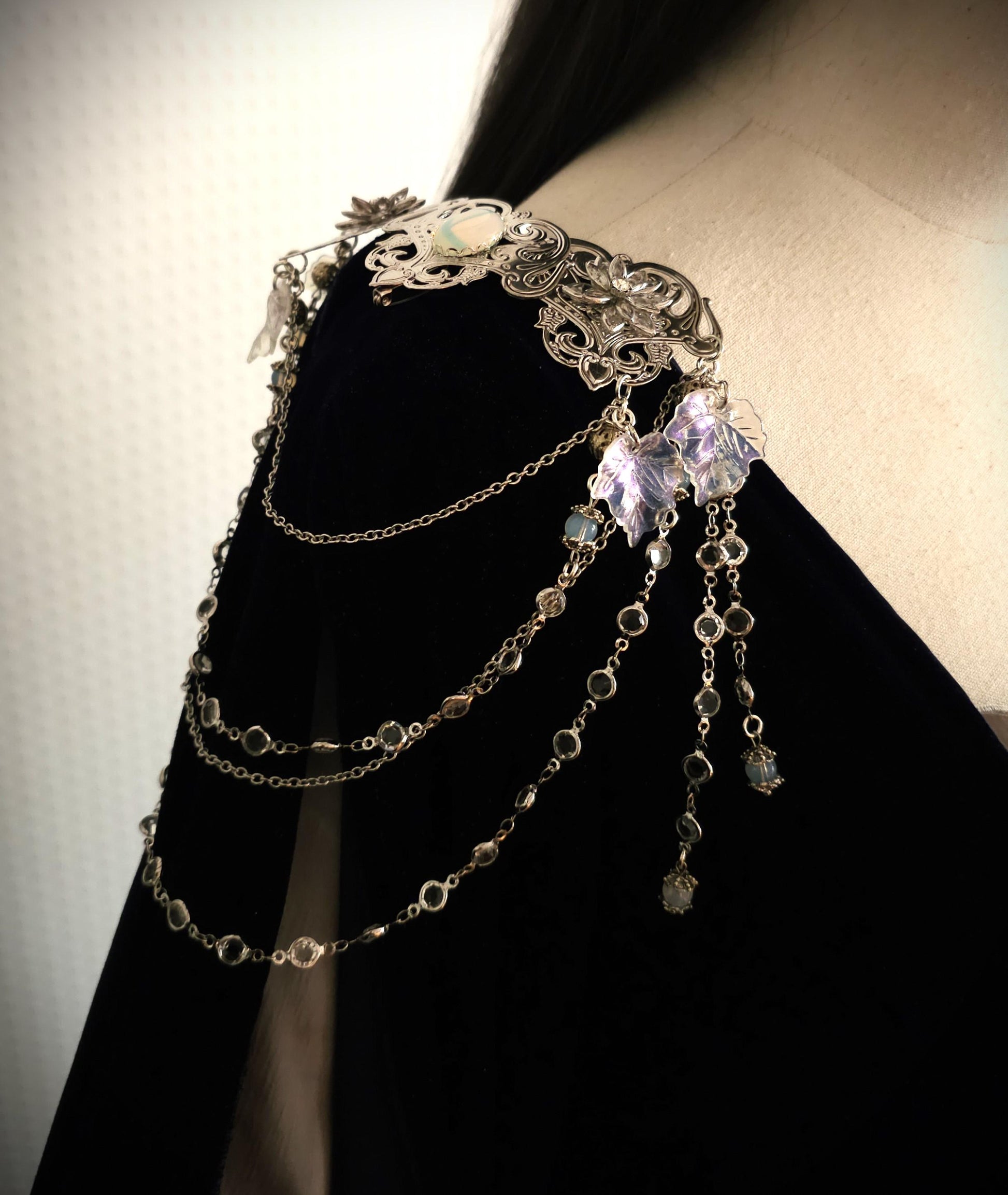 Schulterbroschen Paar "Myrayné" ~ Hochzeit und Kostüm Accessoire ~ LARP Cosplay Mittelalter ~ Brosche, Schalnadel ~ Brautschmuck