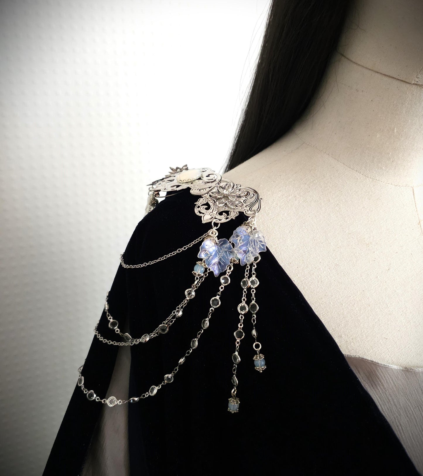 Schulterbroschen Paar "Myrayné" ~ Hochzeit und Kostüm Accessoire ~ LARP Cosplay Mittelalter ~ Brosche, Schalnadel ~ Brautschmuck