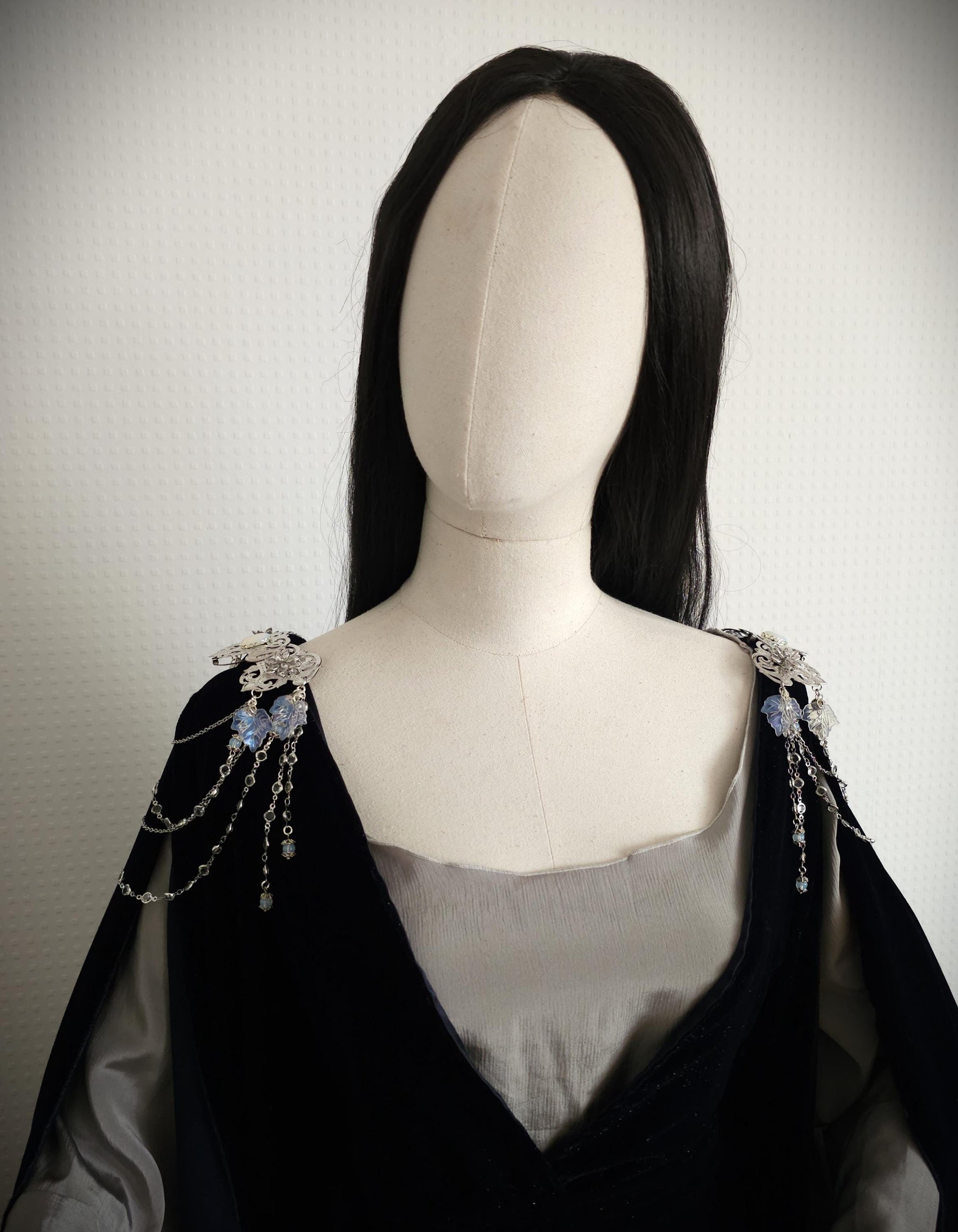 Schulterbroschen Paar "Myrayné" ~ Hochzeit und Kostüm Accessoire ~ LARP Cosplay Mittelalter ~ Brosche, Schalnadel ~ Brautschmuck