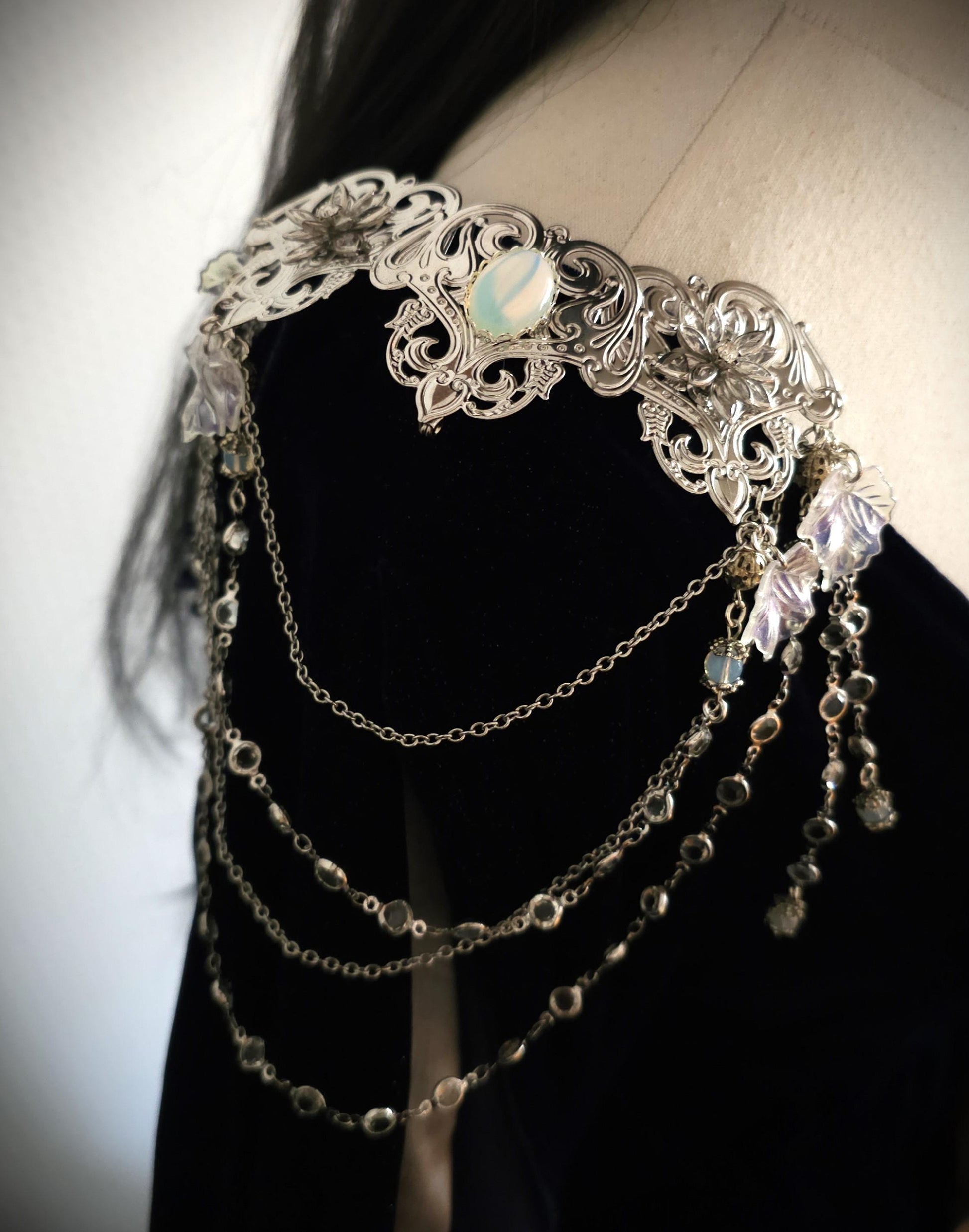 Schulterbroschen Paar "Myrayné" ~ Hochzeit und Kostüm Accessoire ~ LARP Cosplay Mittelalter ~ Brosche, Schalnadel ~ Brautschmuck