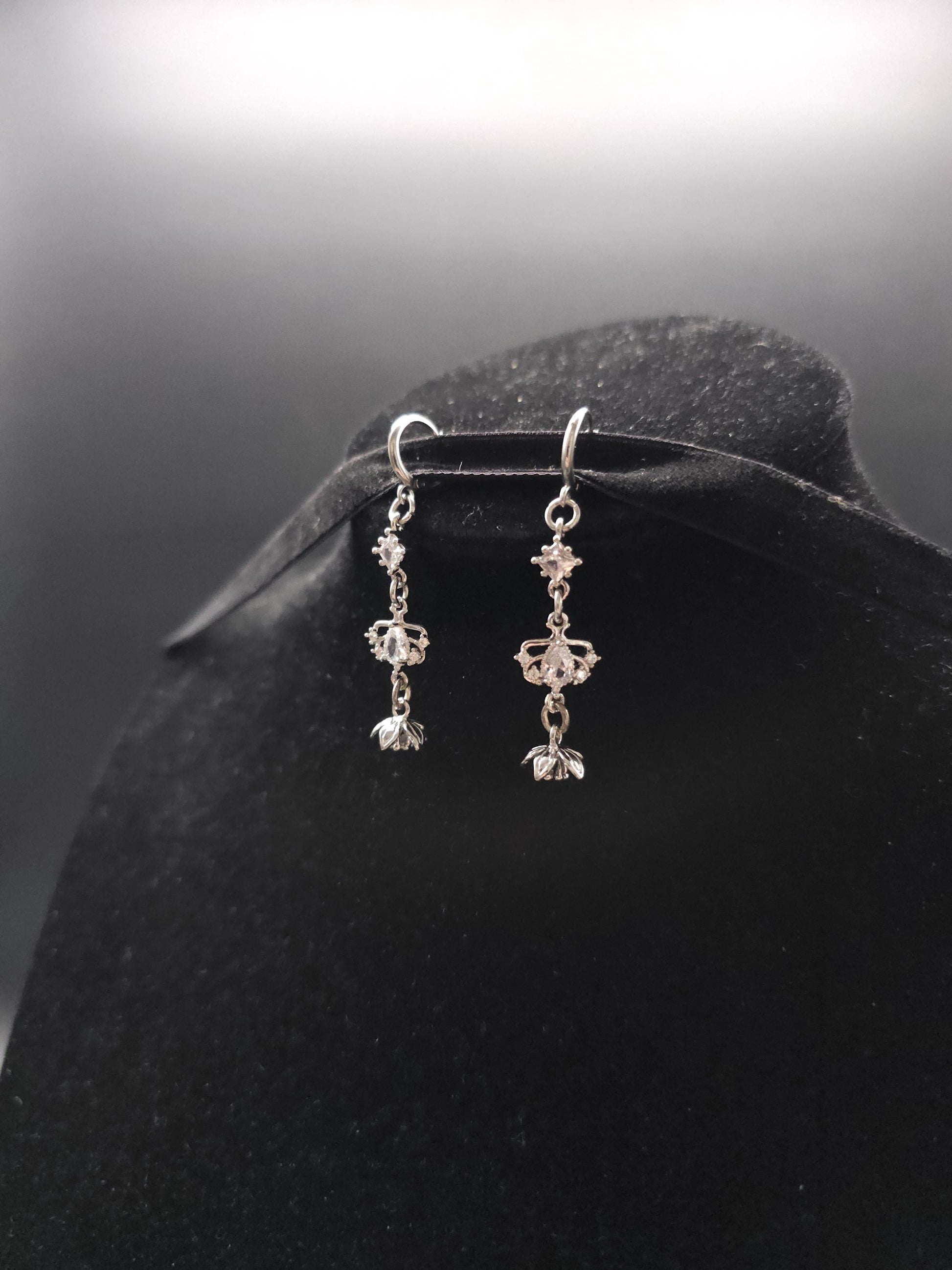 Zirkonia Hängeohrringe mit Blütenanhänger - Edelstahl Ohrhaken - Elegante Ohrringe für Hochzeiten & Bräute