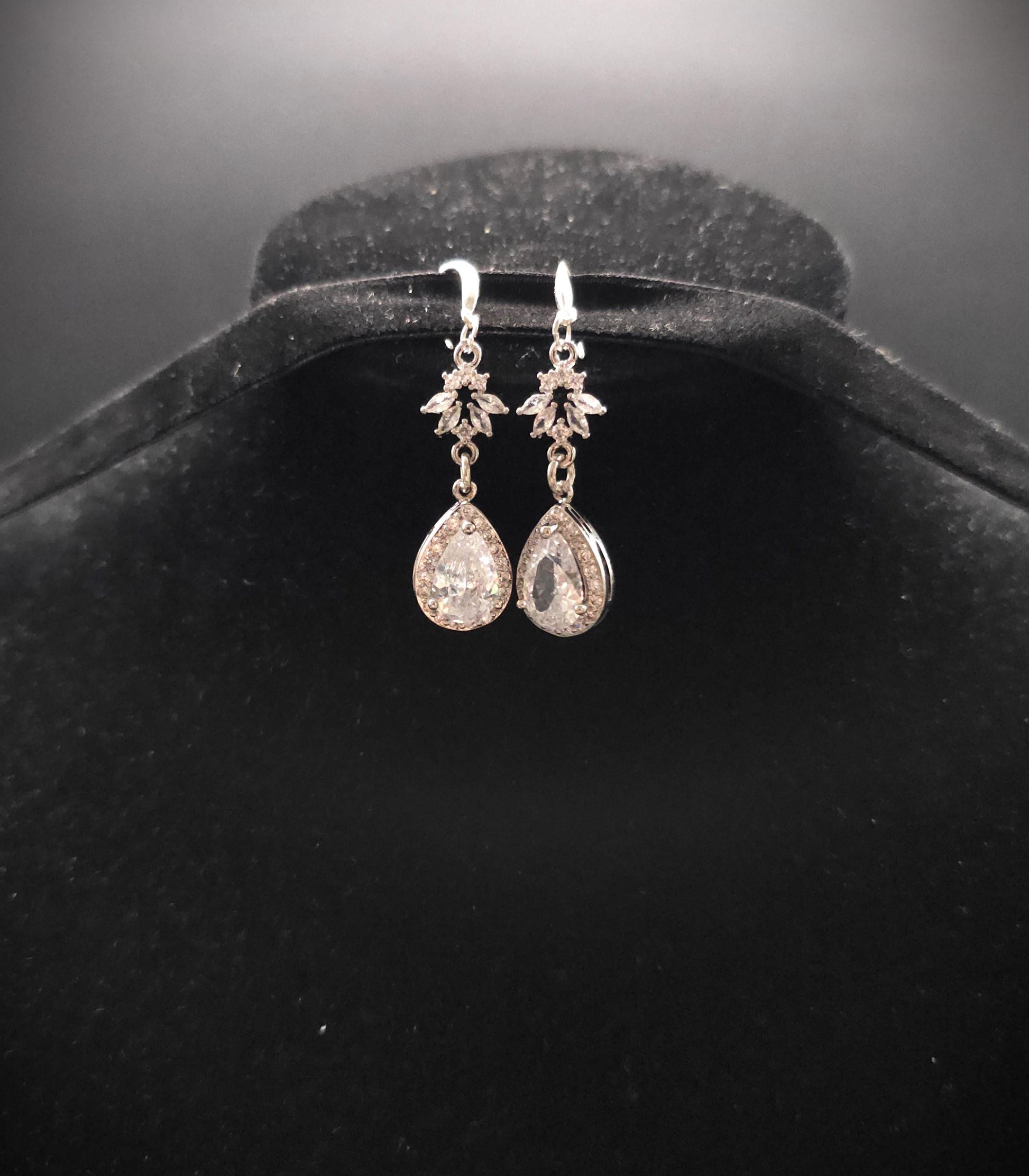 925er Sterling Silber Ohrringe mit Zirkonia Anhängern - Hochzeit & Braut-Accessoire - Vintage, Gothic, Jugendstil inspirierter Schmuck