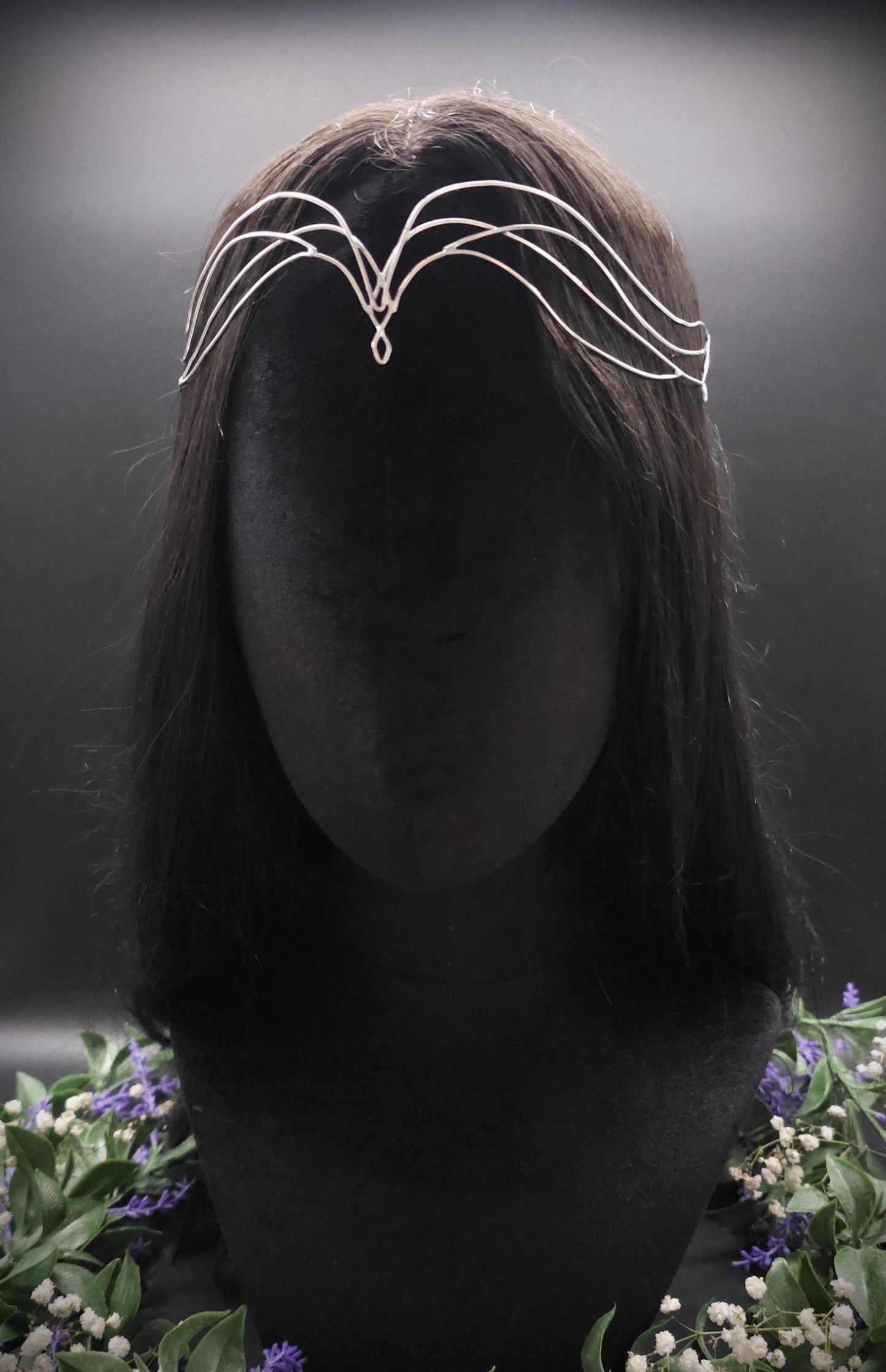 Versilbertes Elfen-Diadem "Yelláre" ~ Draht Tiara im Jugendstil Design ~ Größenverstellbar ~ Accessoire für LARP, Cosplay und Hochzeiten