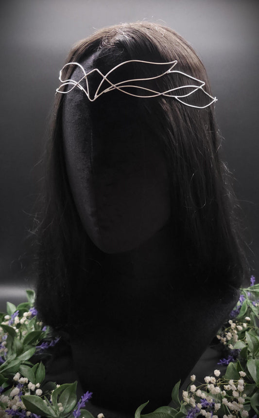 Versilbertes Elfen-Diadem "Yalväe" ~ Draht Tiara im Schwingen Design ~ Größenverstellbar ~ Accessoire für LARP, Cosplay und Hochzeiten