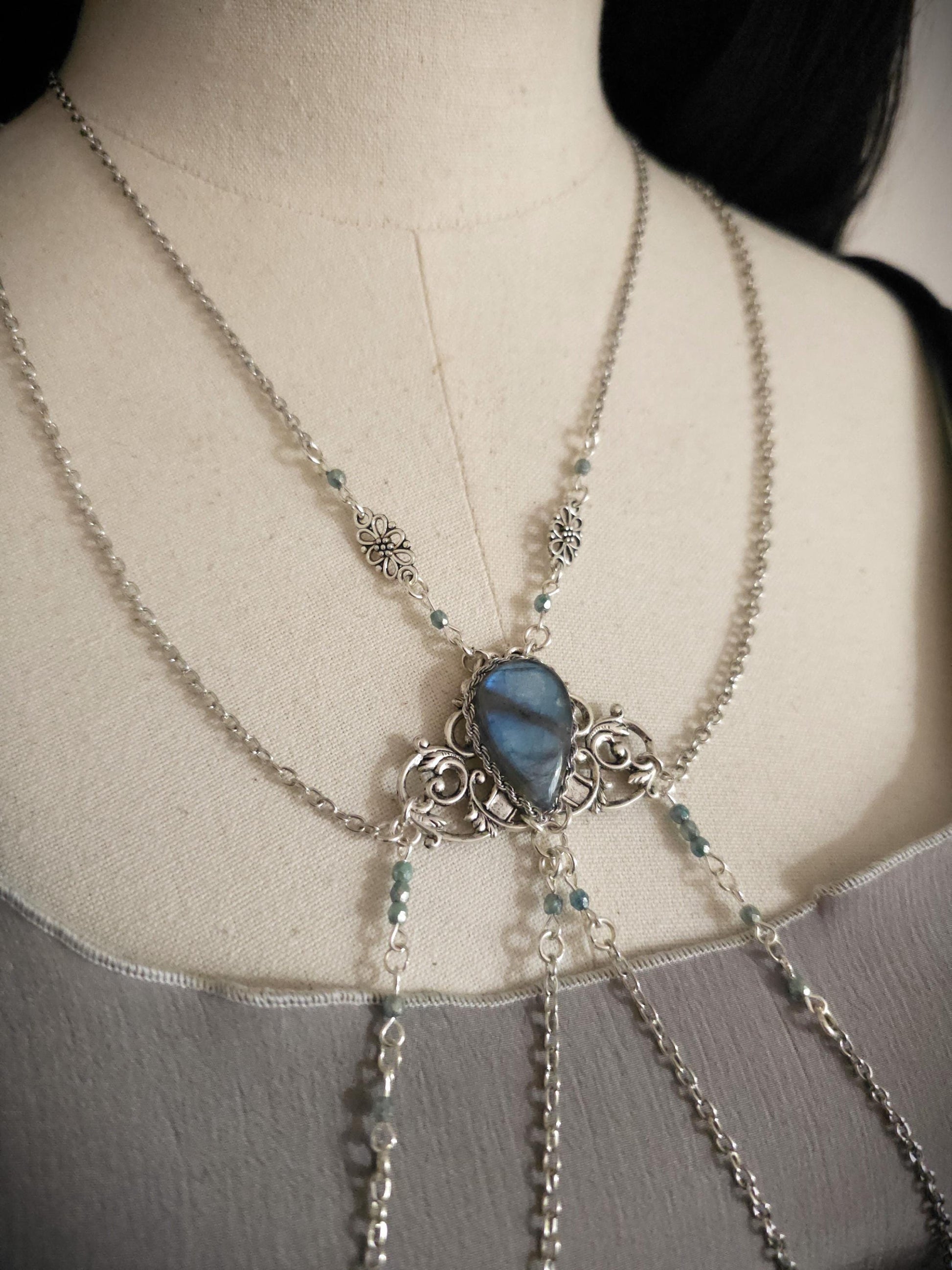 Bodychain "Meanlée" ~ Körperschmuck mit Labradorit ~ Größenverstellbar ~ Fantasy Accessoire ~ Bauchtanz, Fantasy, Cosplay