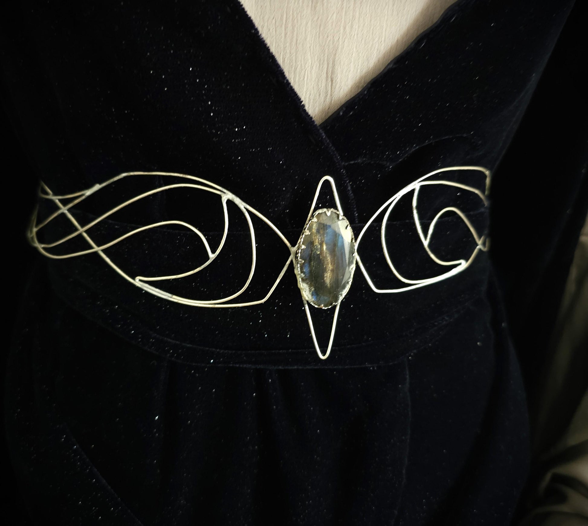 Handgefertigter Gürtel aus versilbertem Draht ~ Kostüm Accessoire mit Labradorit ~ Braut und Hochzeitsschmuck ~ größenverstellbar ~