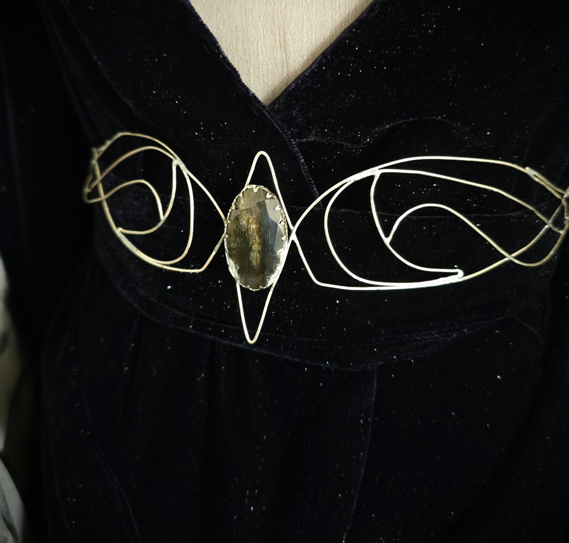 Handgefertigter Gürtel aus versilbertem Draht ~ Kostüm Accessoire mit Labradorit ~ Braut und Hochzeitsschmuck ~ größenverstellbar ~