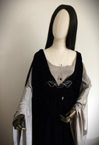 Bodychain "Elyráe" ~ Fantasy Unterbrust-Schmuck aus versilbertem Draht ~ Blaufluss-Cabochon und Perlen ~ Größenverstellbar