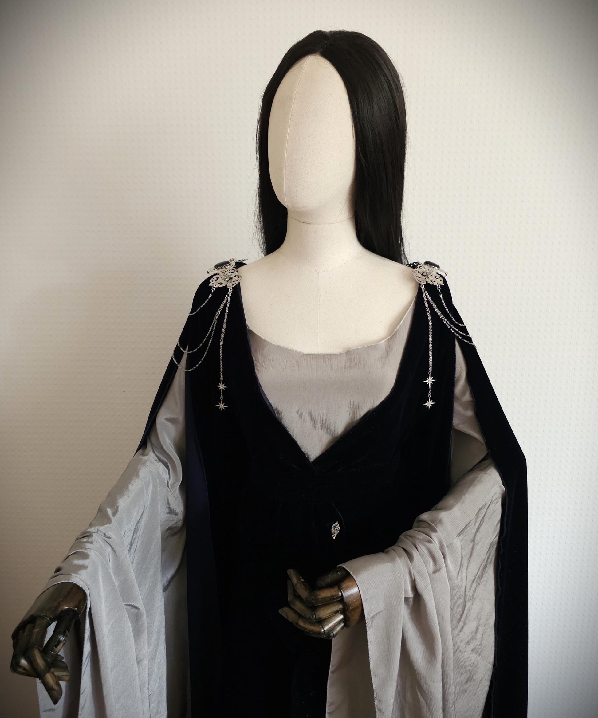 Schulterbroschen Paar "Cylaréme" ~ Fantasy Kostüm Accessoire mit Sternen und Blaufluss Cabochon ~ Art Nouveau ~ Braut und Hochzeitsschmuck